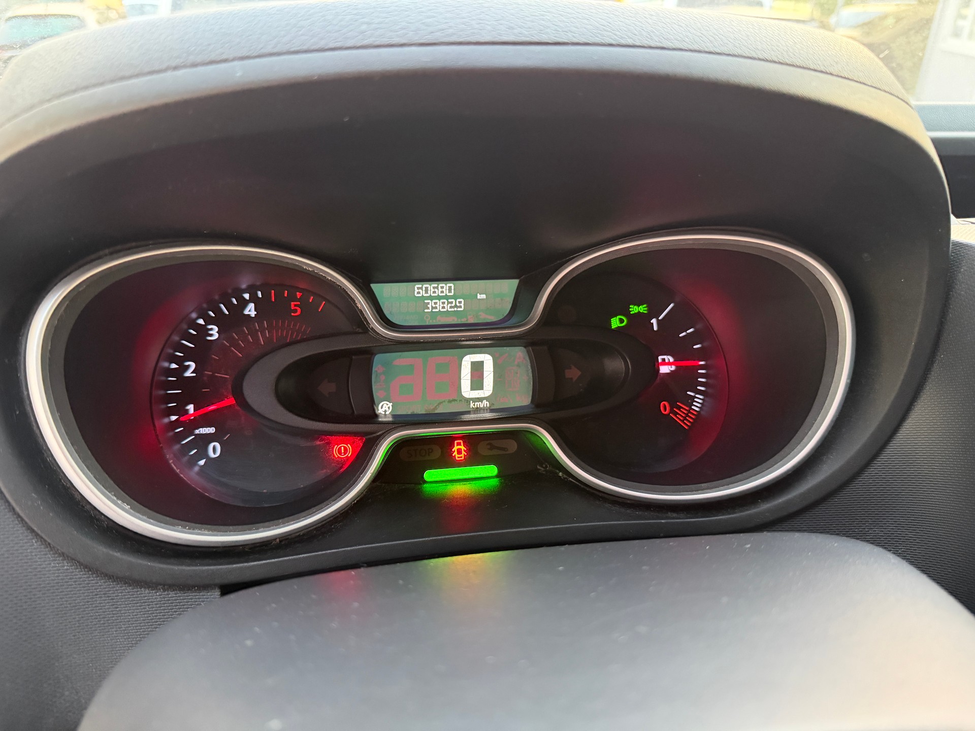 RENAULT Trafic 2.0 ENERGY dCi145 3.0t Business L2H1-image-13