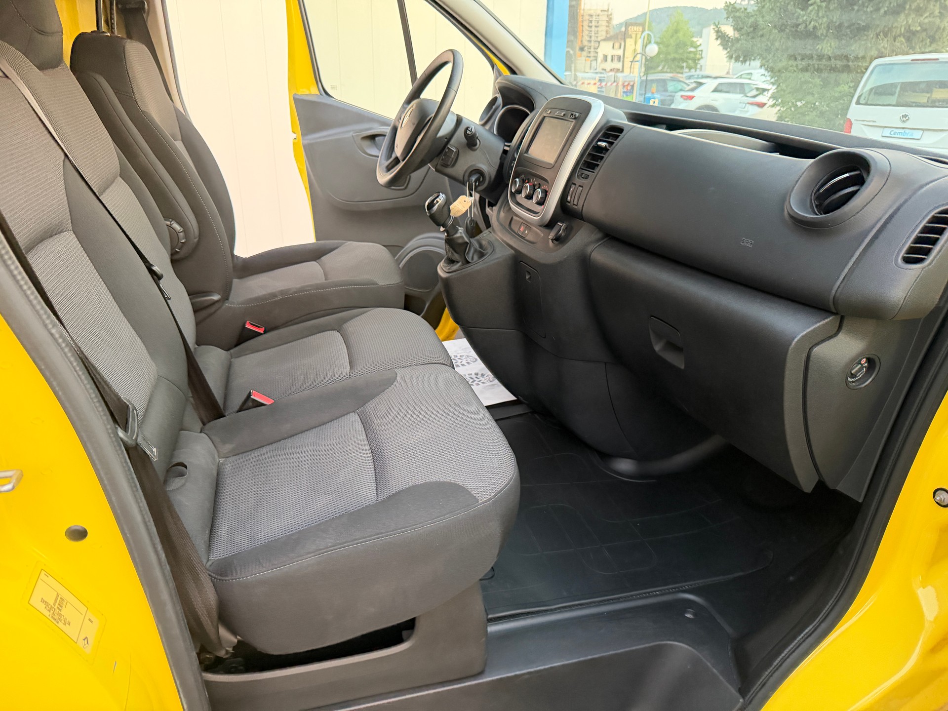 RENAULT Trafic 2.0 ENERGY dCi145 3.0t Business L2H1-image-9