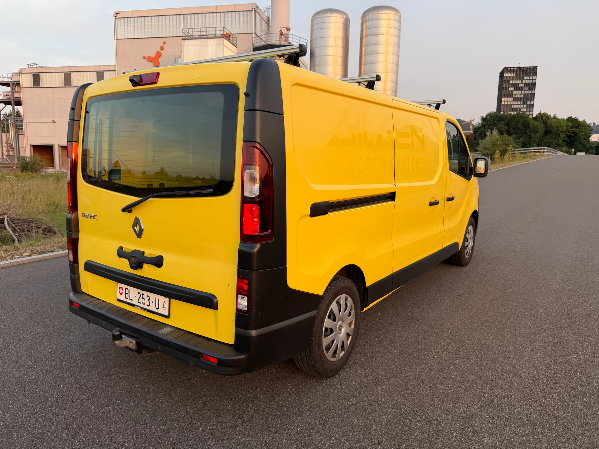 RENAULT Trafic 2.0 ENERGY dCi145 3.0t Business L2H1-image-6