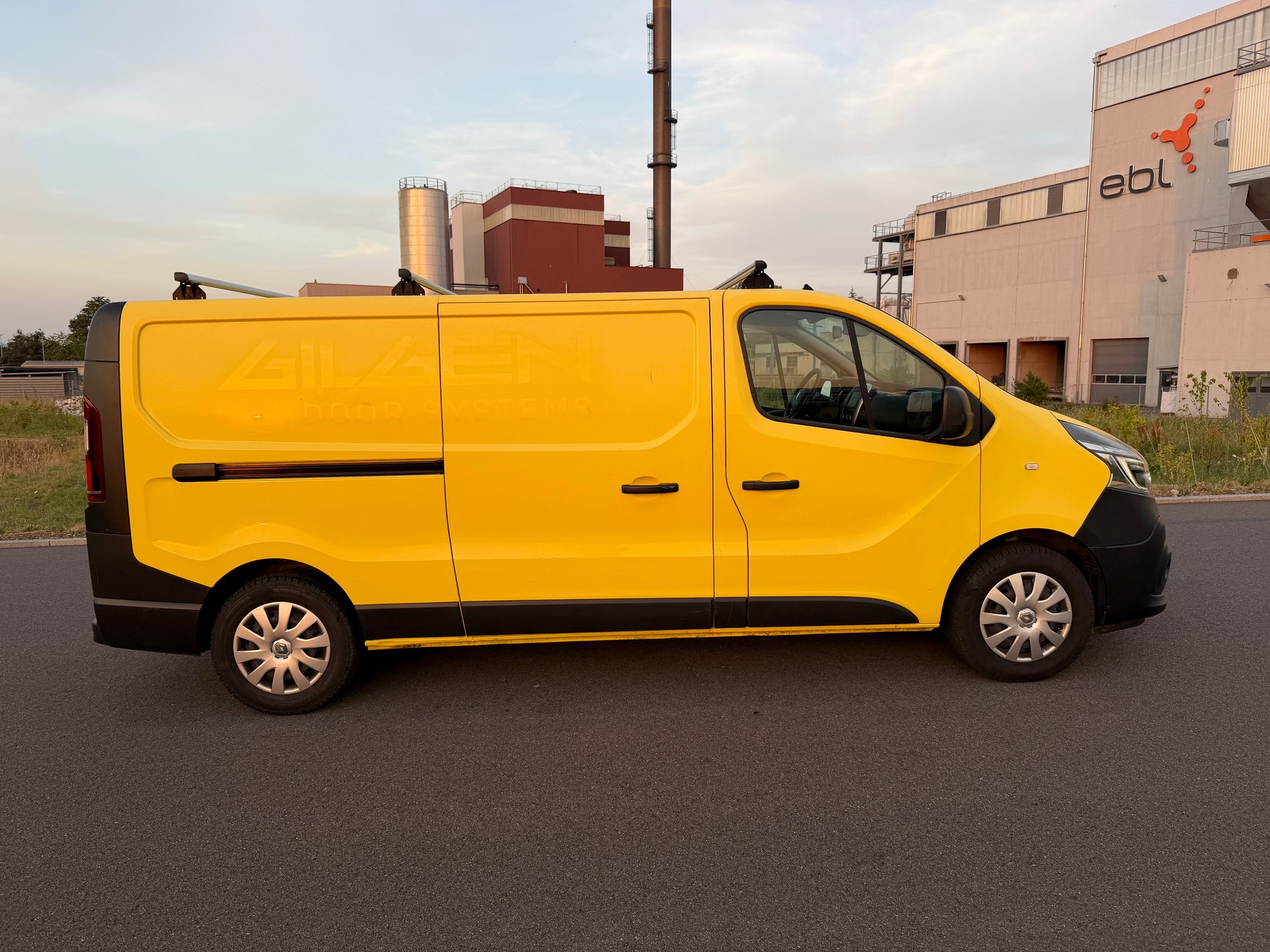 RENAULT Trafic 2.0 ENERGY dCi145 3.0t Business L2H1-image-5