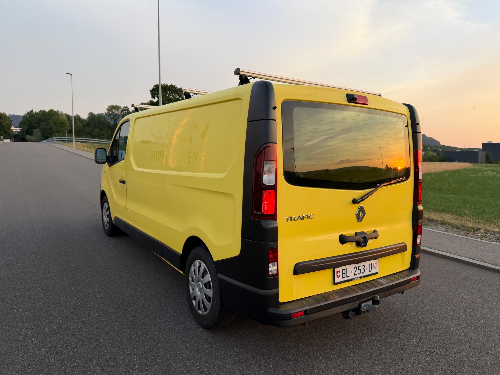 RENAULT Trafic 2.0 ENERGY dCi145 3.0t Business L2H1-image-7