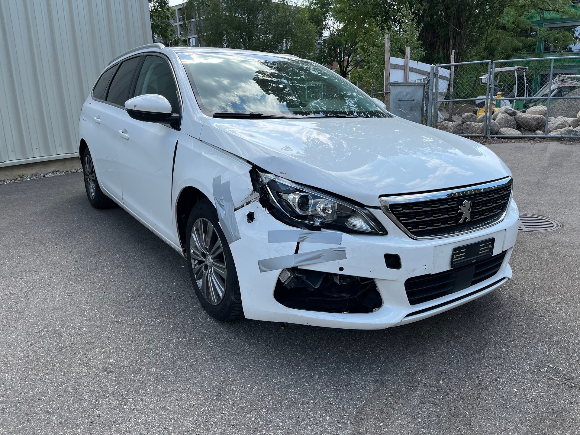 PEUGEOT 308 SW 1.5 BlueHDI Active Pack EAT8-image-2