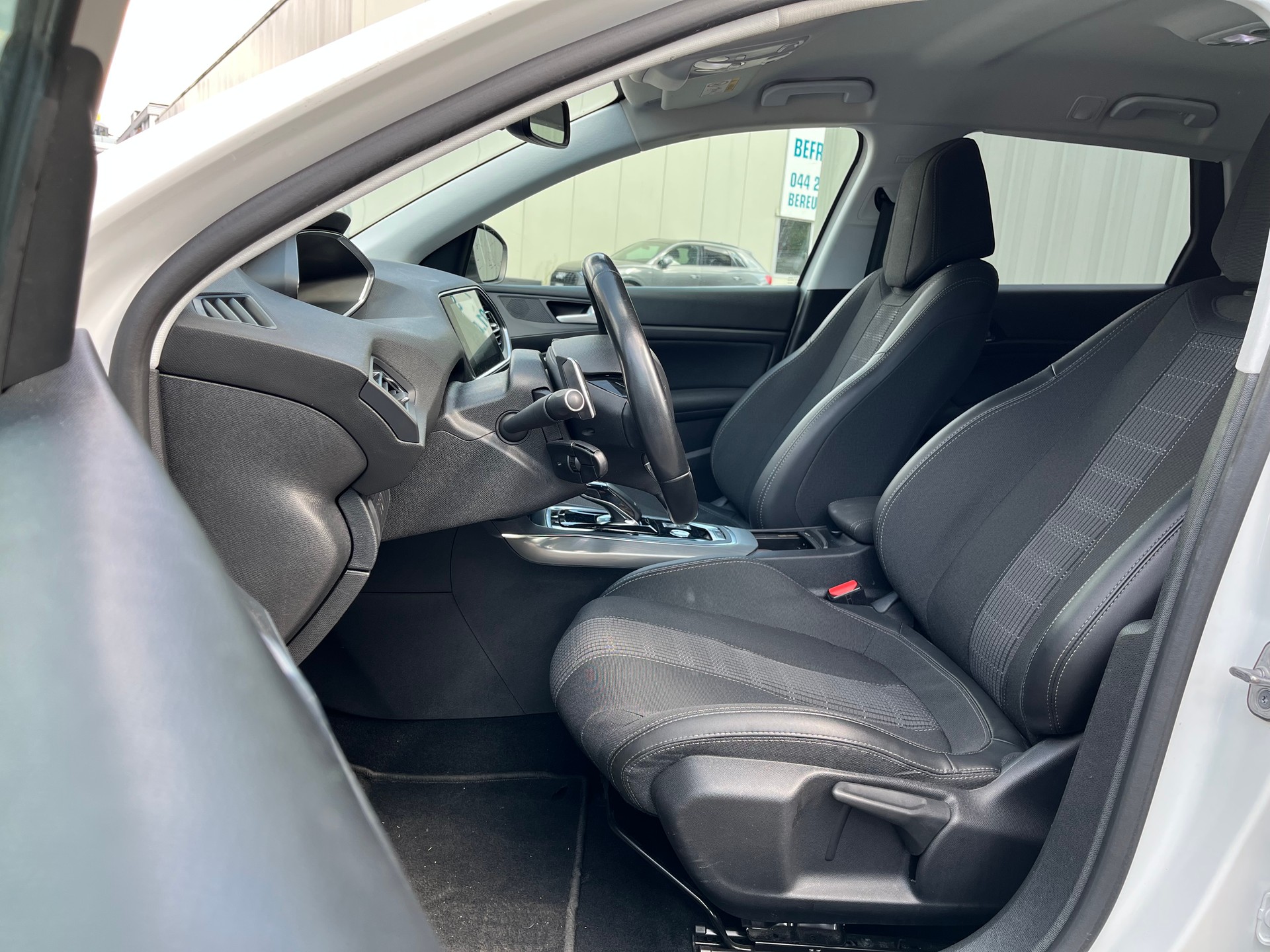 PEUGEOT 308 SW 1.5 BlueHDI Active Pack EAT8-image-9