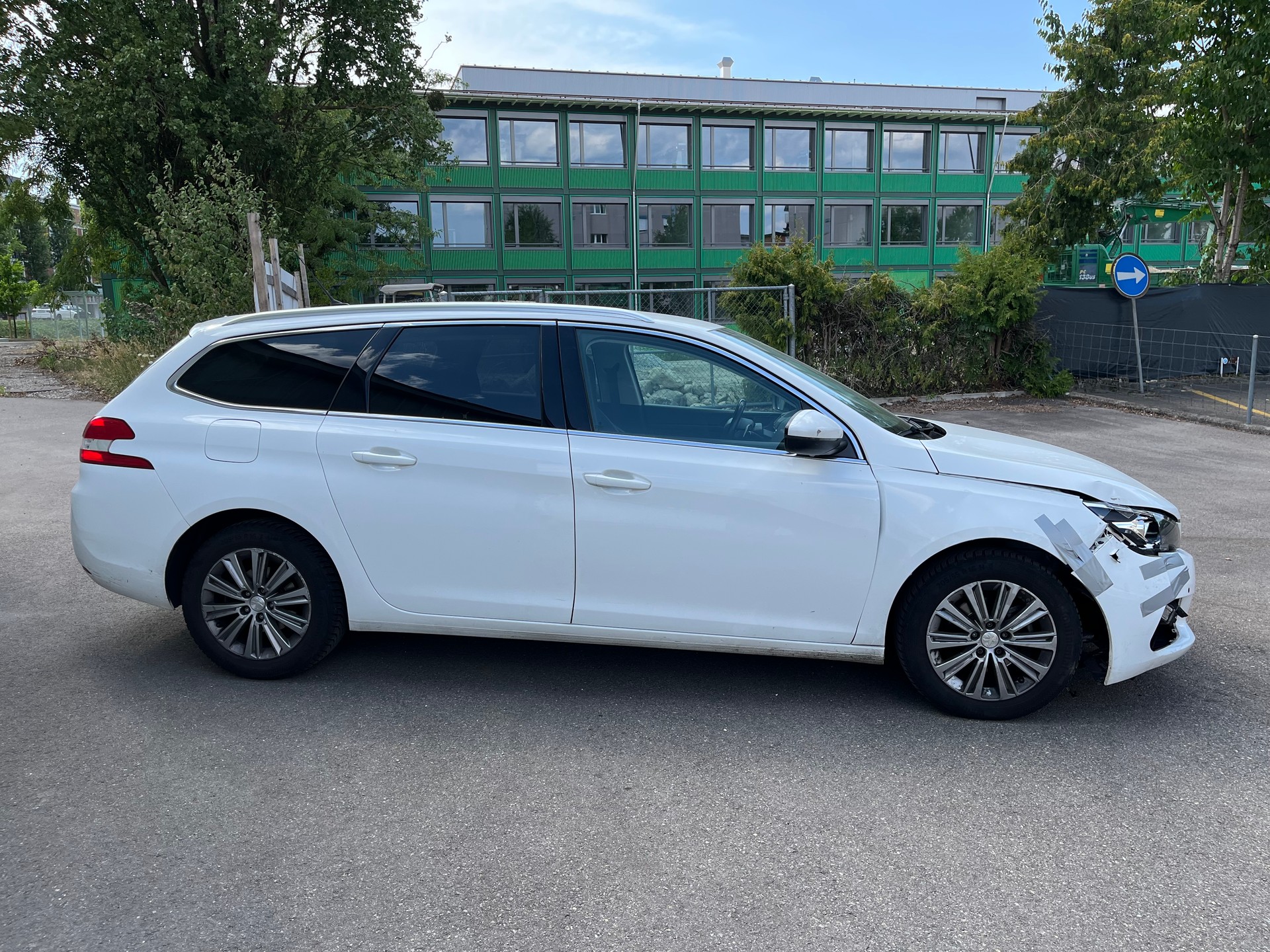 PEUGEOT 308 SW 1.5 BlueHDI Active Pack EAT8-image-4