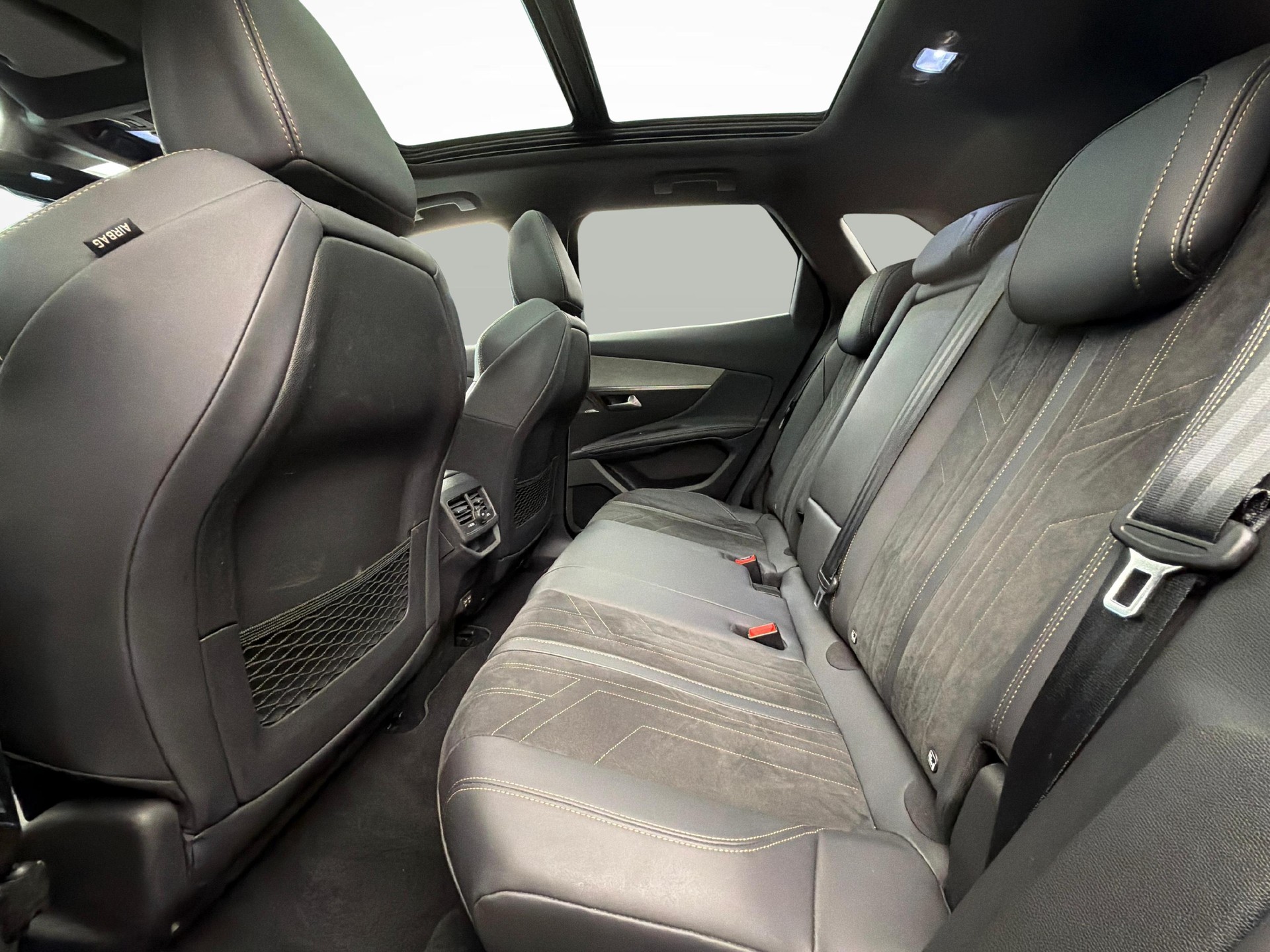 PEUGEOT 3008 1.2 PureTech GT Pack-image-10