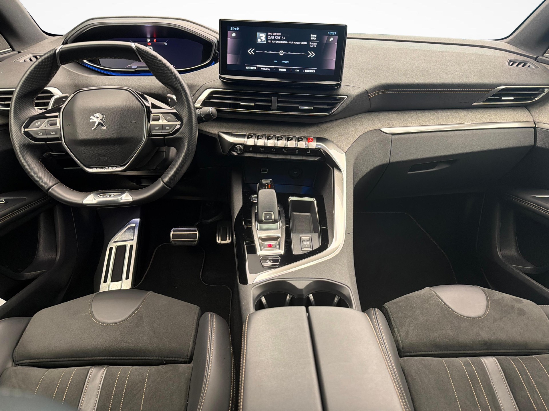PEUGEOT 3008 1.2 PureTech GT Pack-image-8