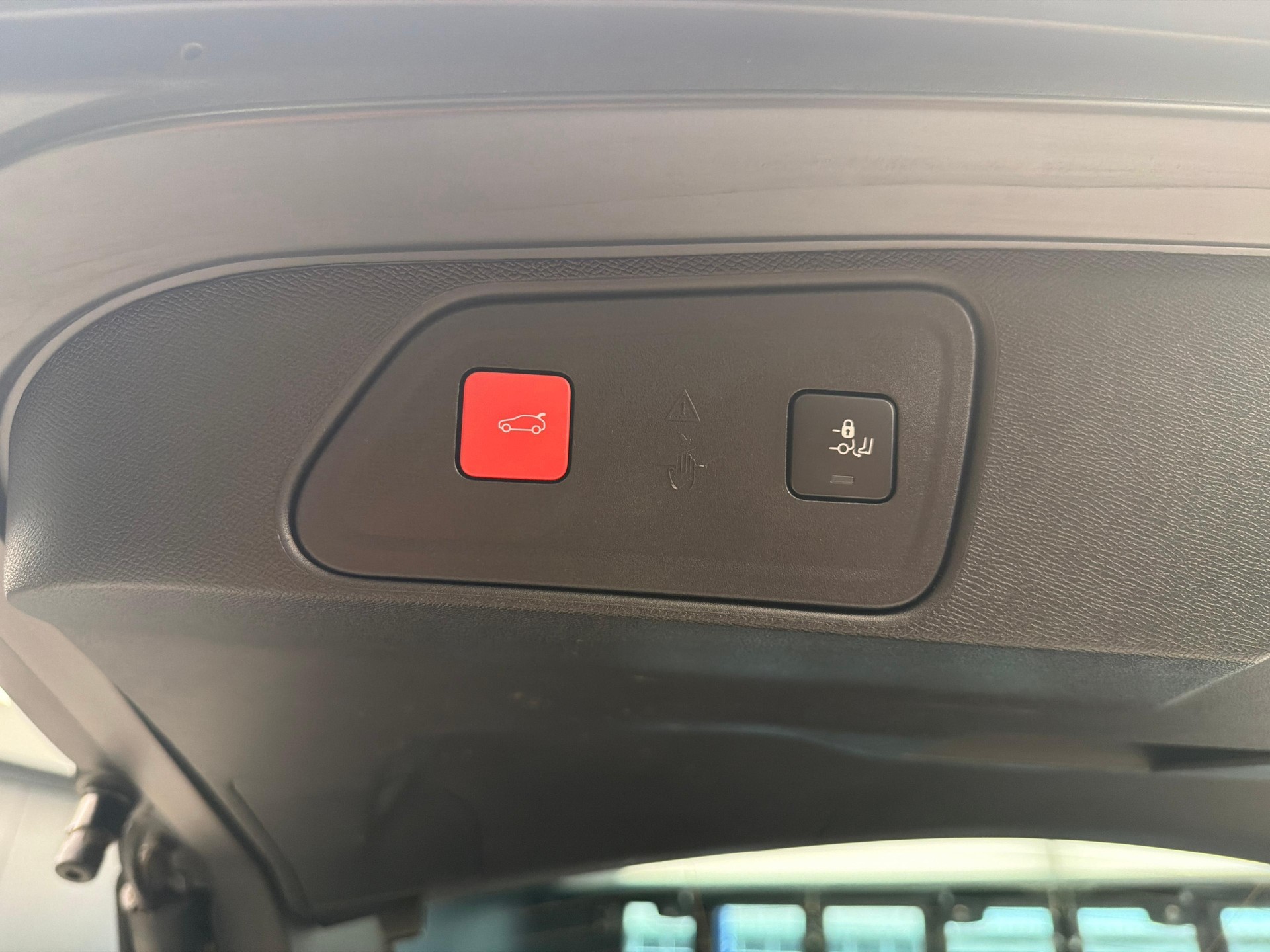 PEUGEOT 3008 1.2 PureTech GT Pack-image-12