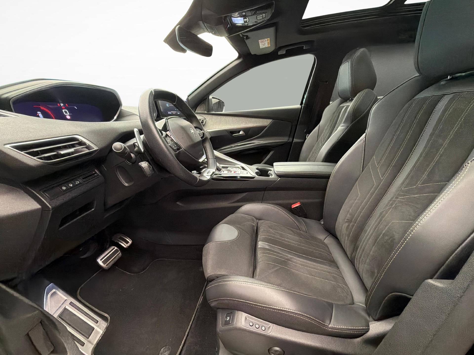 PEUGEOT 3008 1.2 PureTech GT Pack-image-9