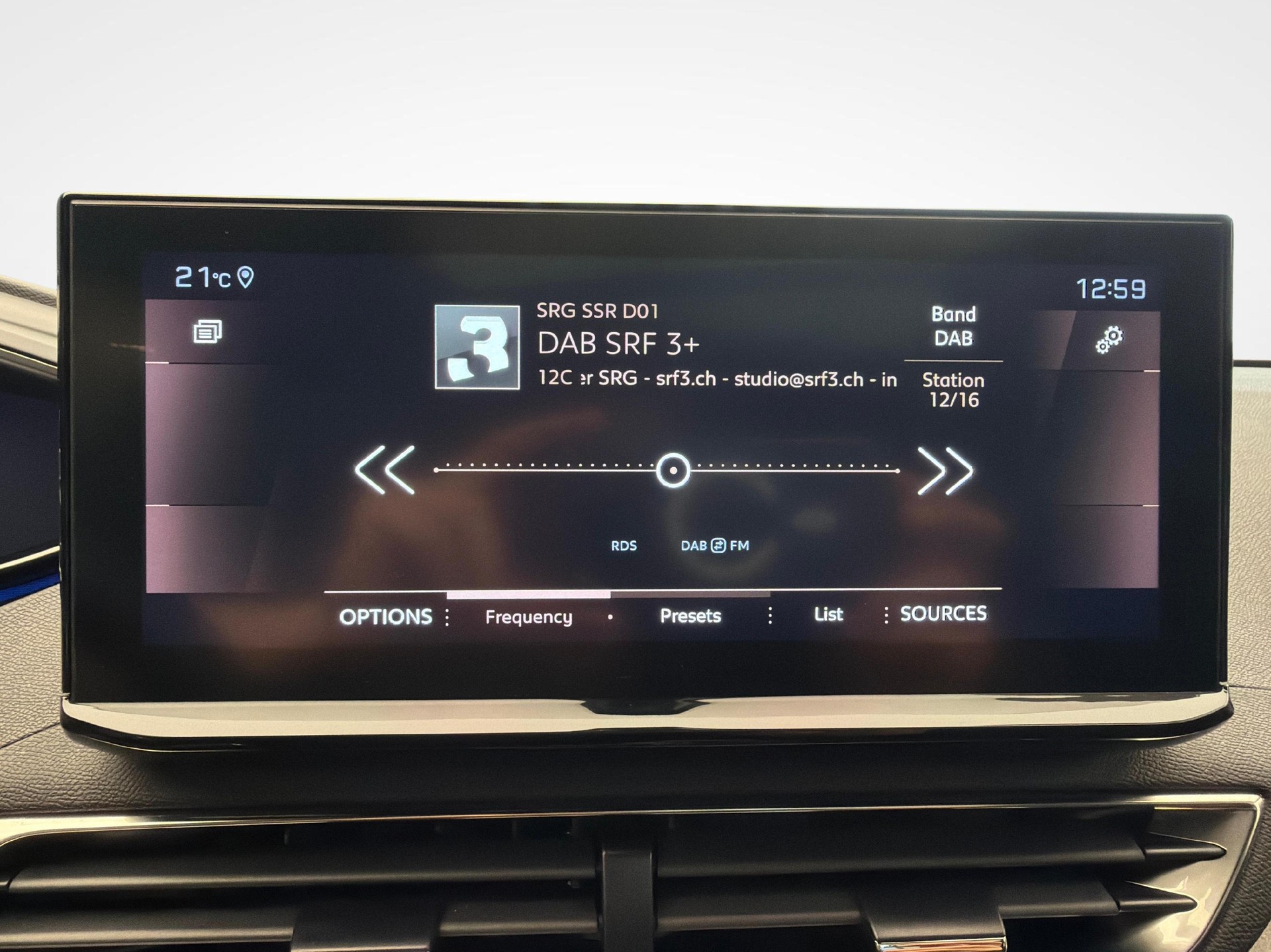 PEUGEOT 3008 1.2 PureTech GT Pack-image-14