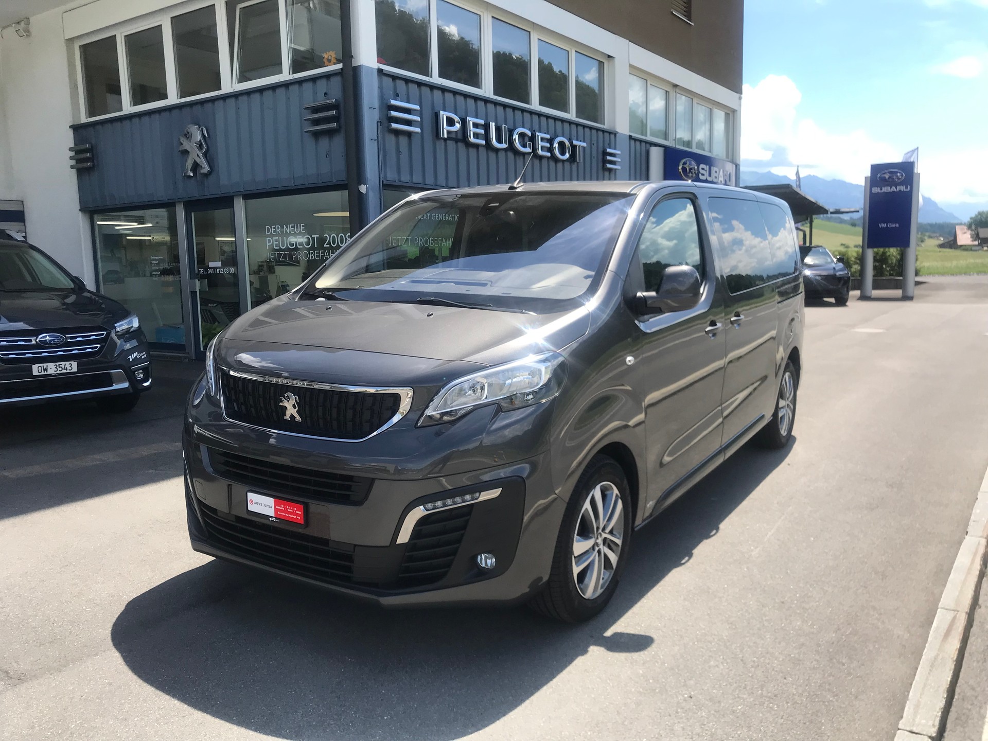 PEUGEOT Traveller 2.0 BlueHDi Business Standard EAT-image-0
