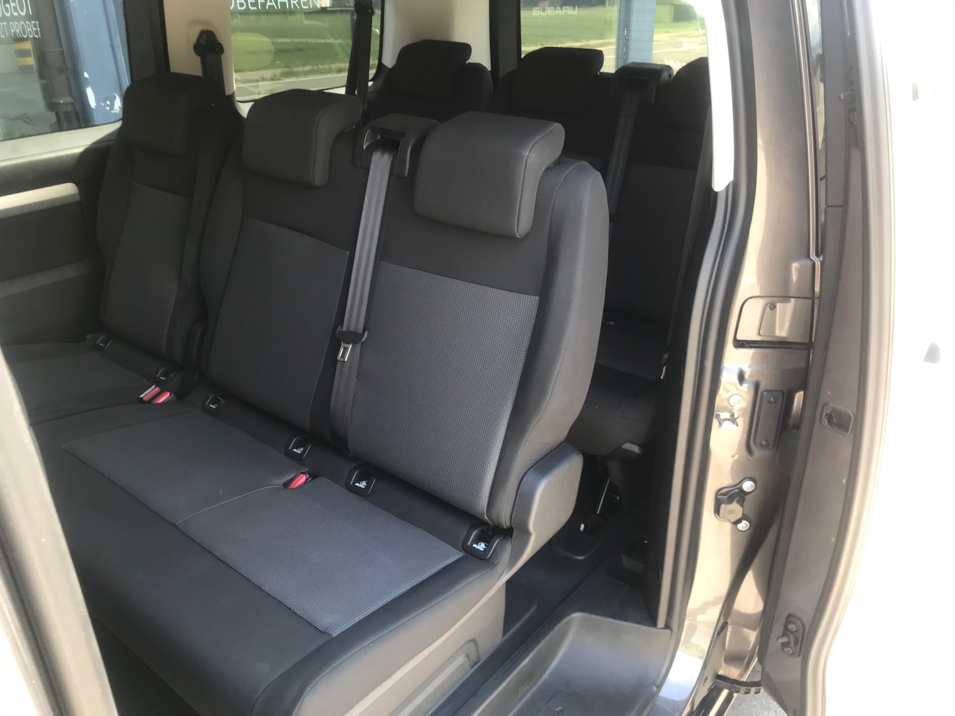 PEUGEOT Traveller 2.0 BlueHDi Business Standard EAT-image-7