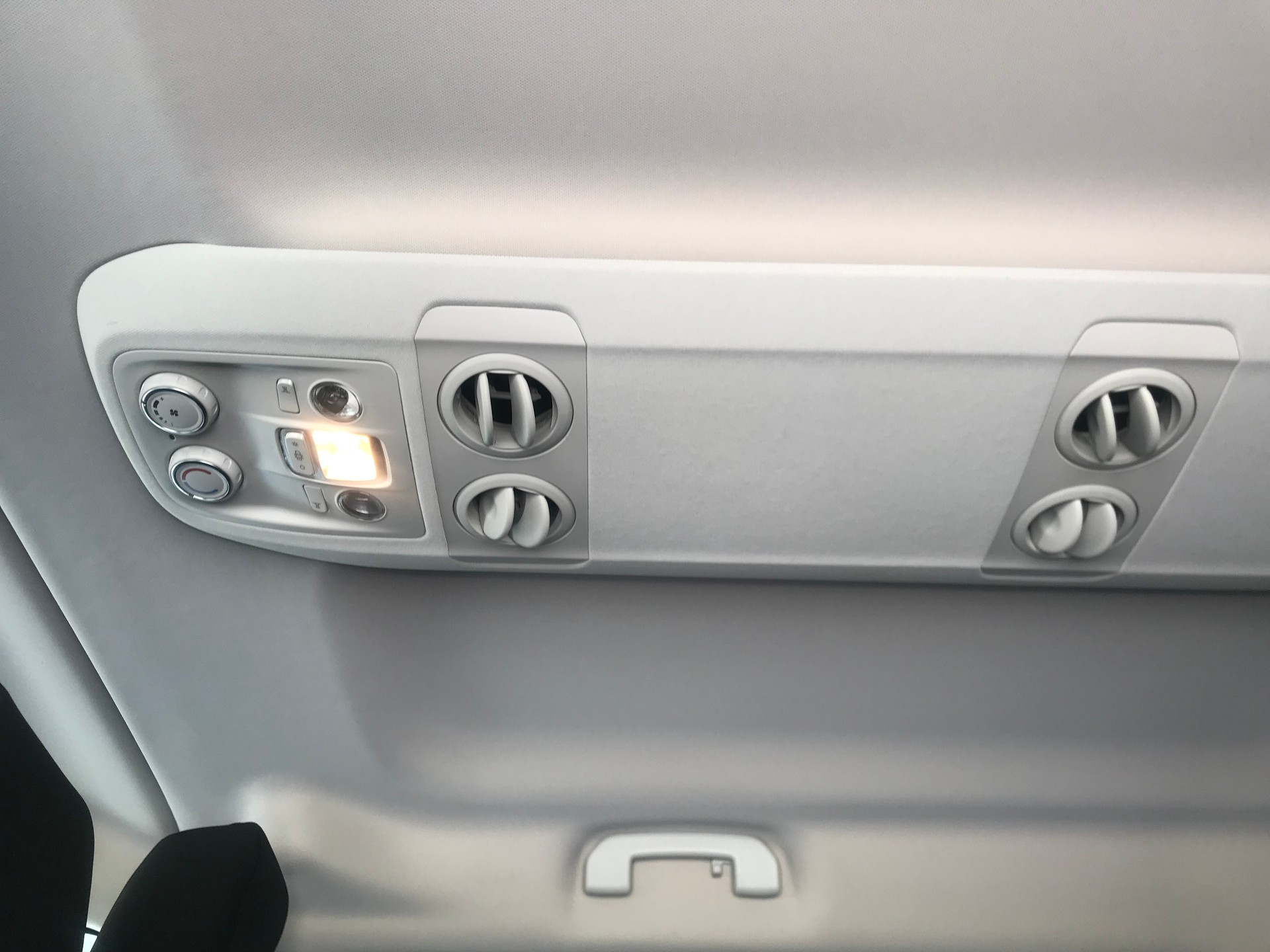 PEUGEOT Traveller 2.0 BlueHDi Business Standard EAT-image-8