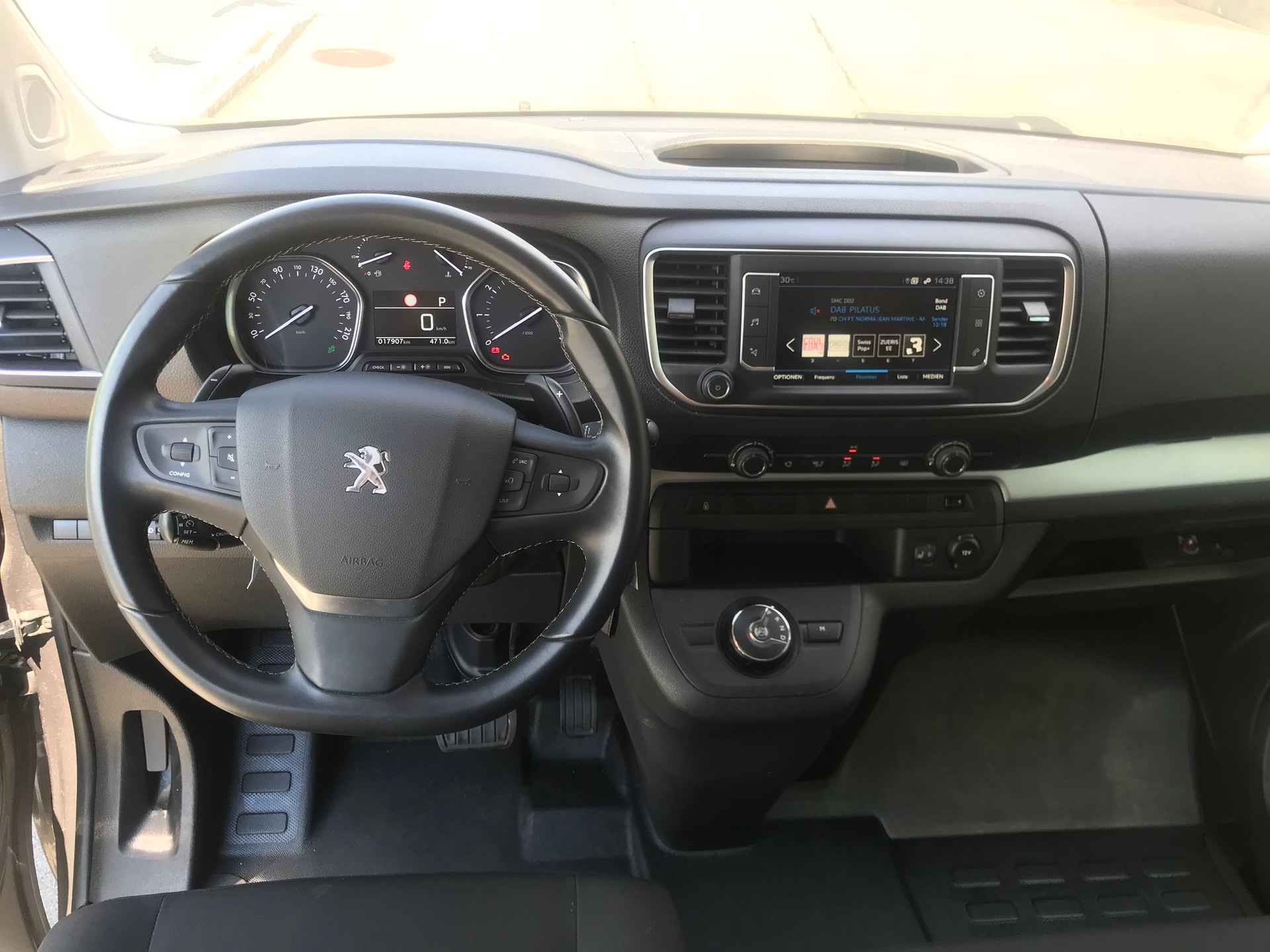 PEUGEOT Traveller 2.0 BlueHDi Business Standard EAT-image-9
