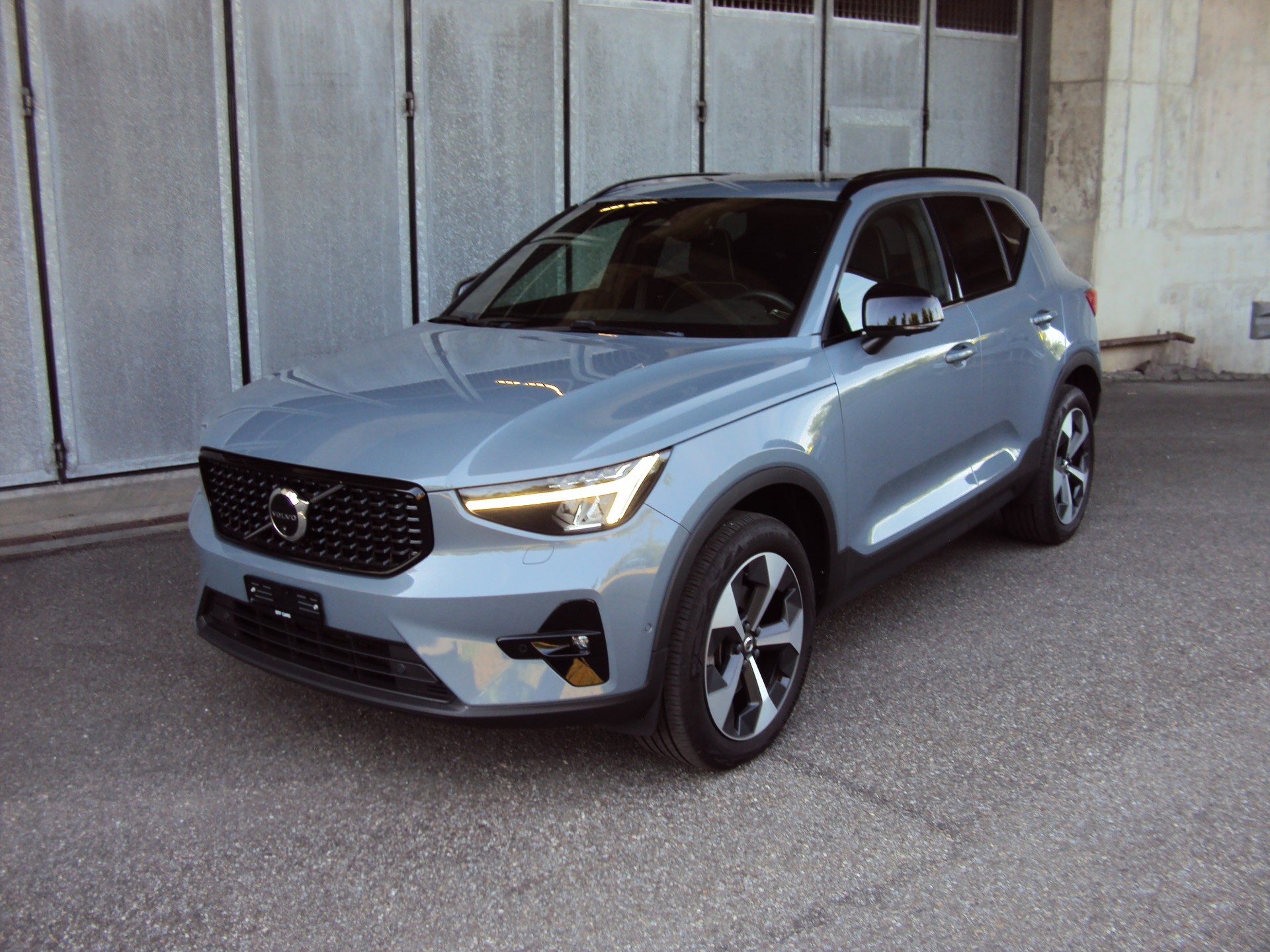 VOLVO XC40 B4 Benzin Mild Hybrid AWD Ultim. Dark DCT-image-0