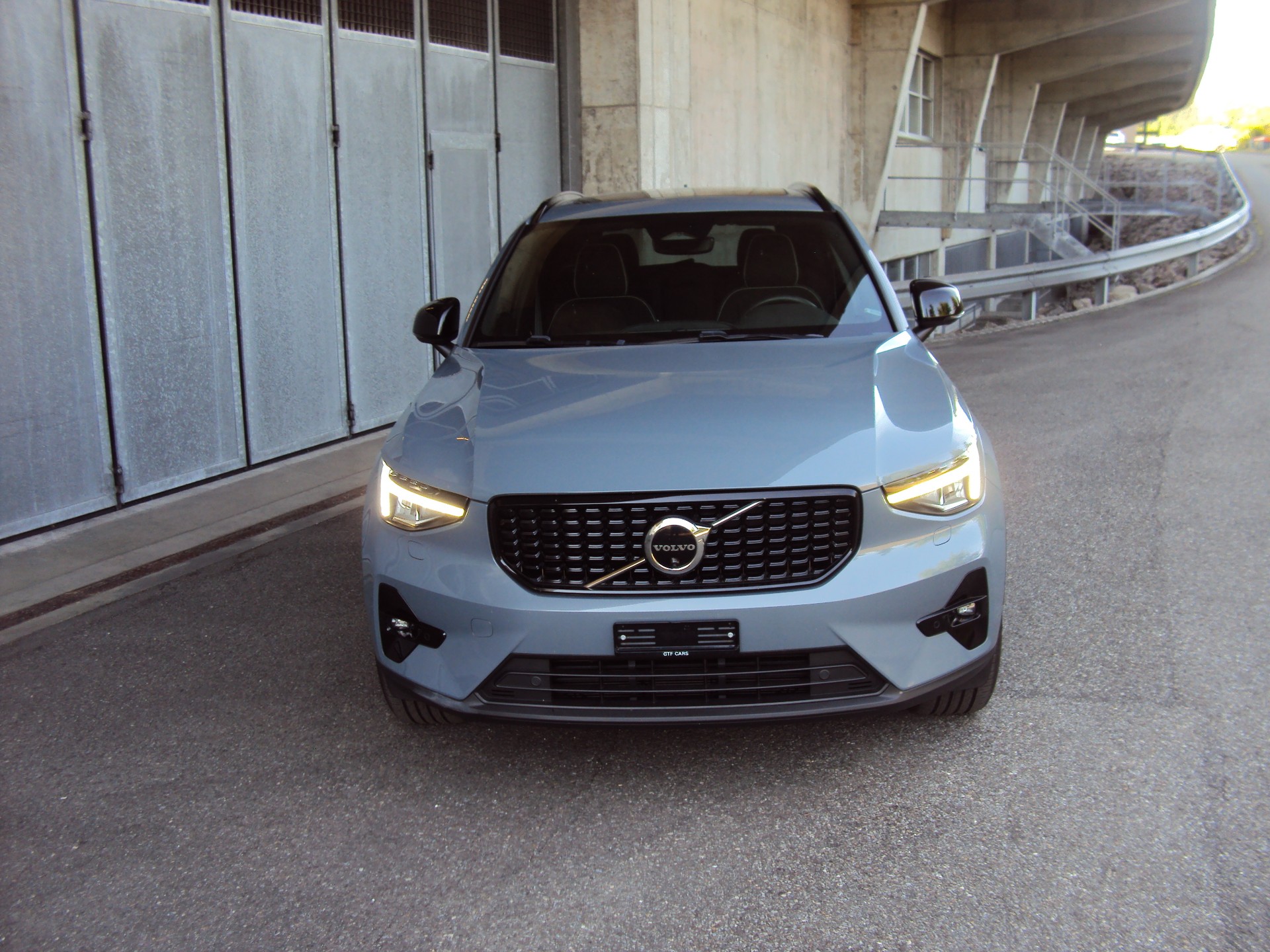 VOLVO XC40 B4 Benzin Mild Hybrid AWD Ultim. Dark DCT-image-2