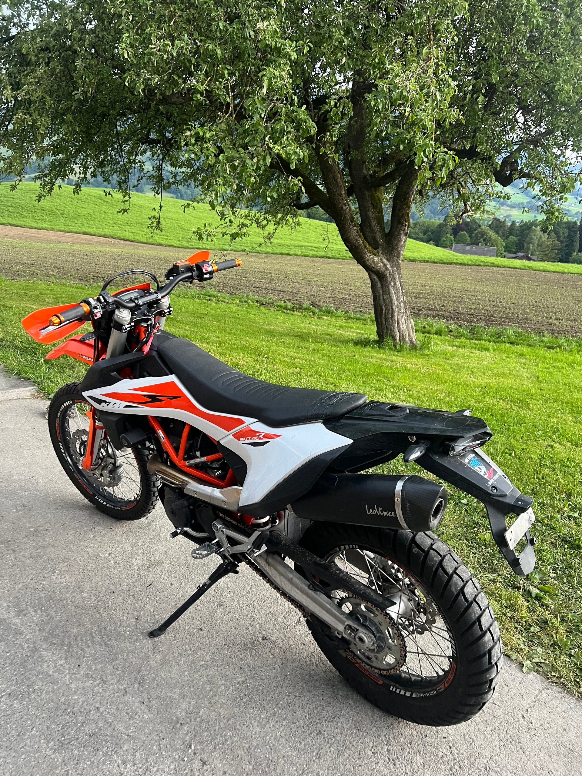 KTM 690 SMC R ABS-image-2