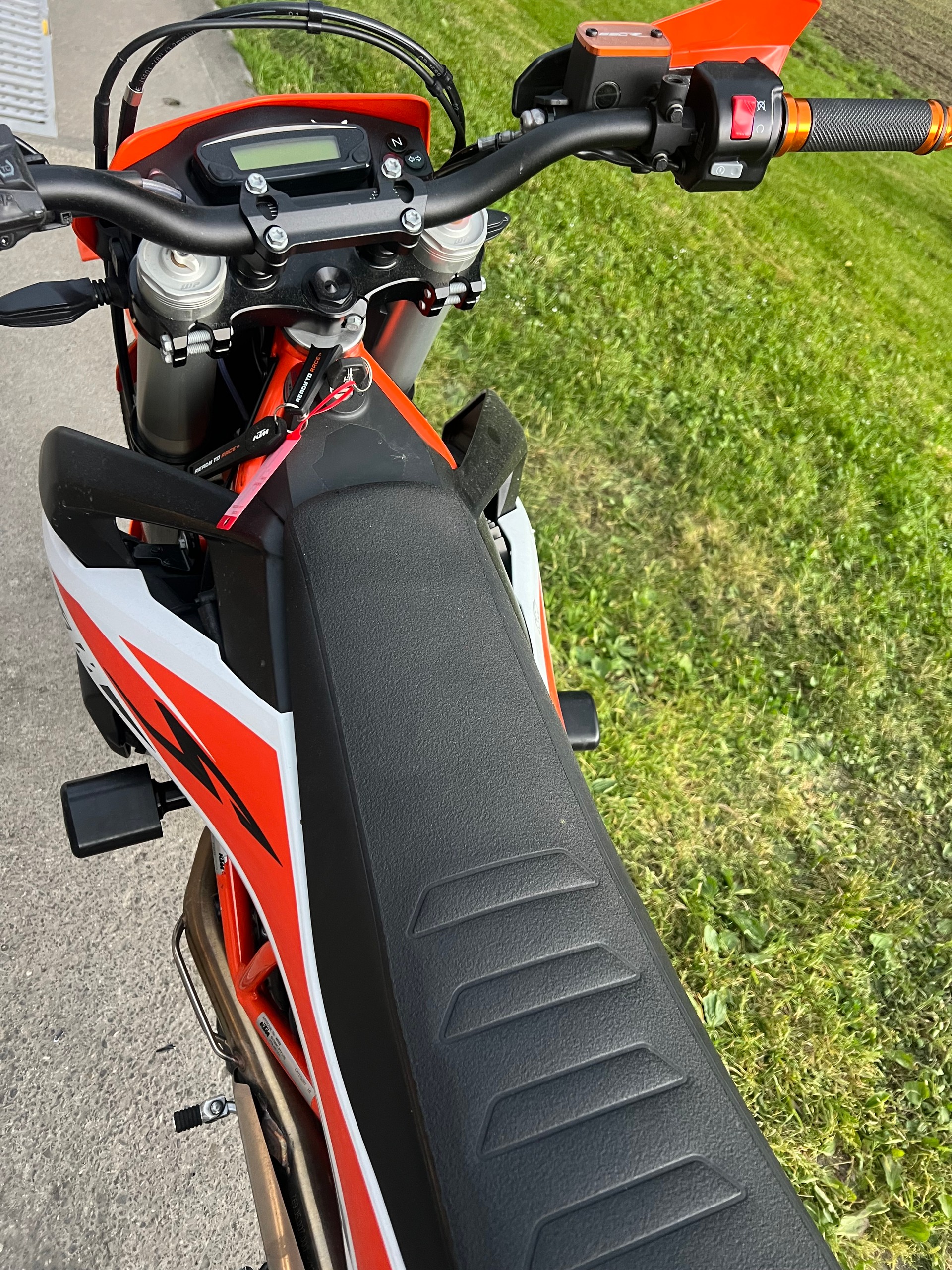 KTM 690 SMC R ABS-image-3