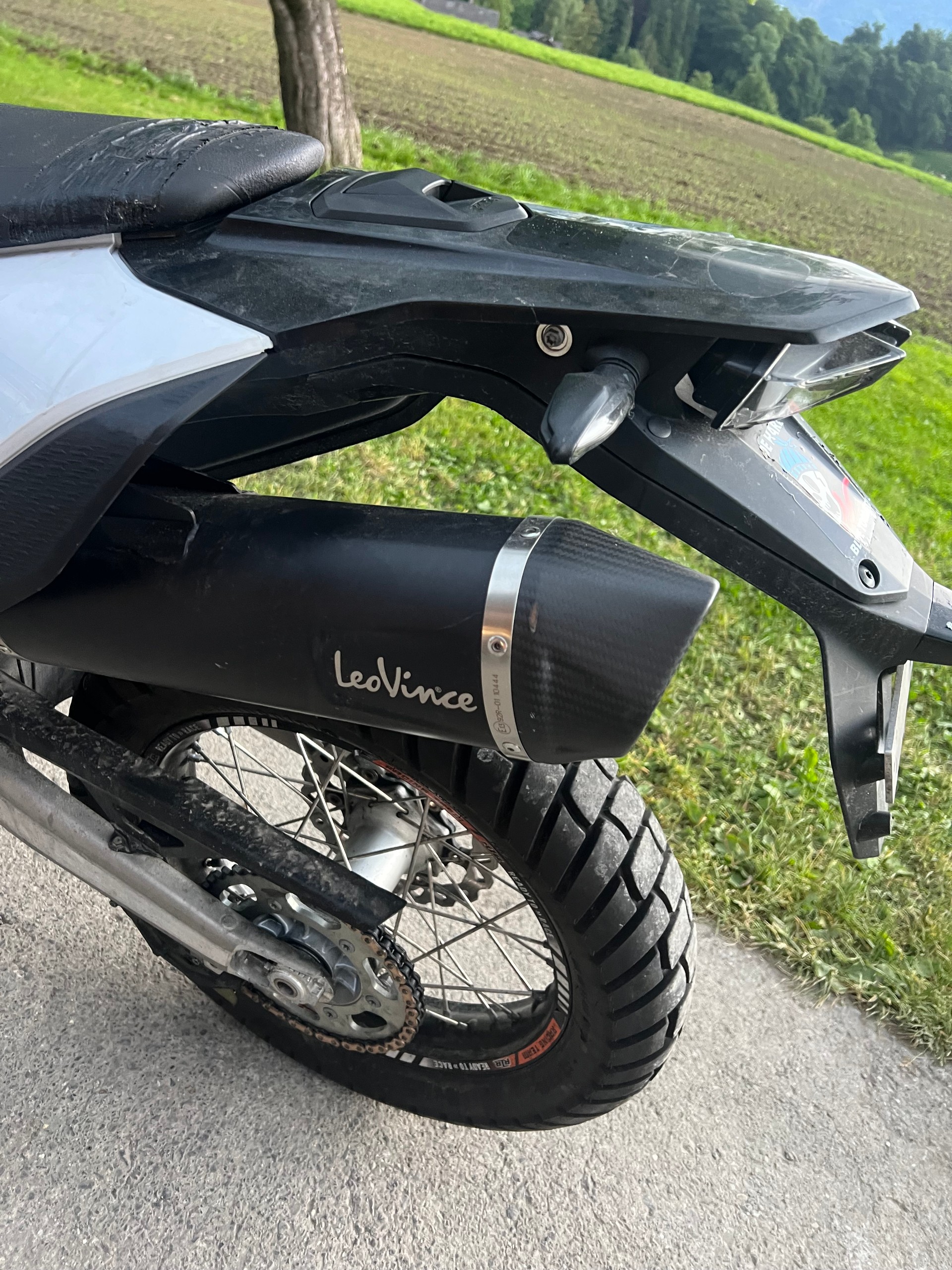 KTM 690 SMC R ABS-image-4