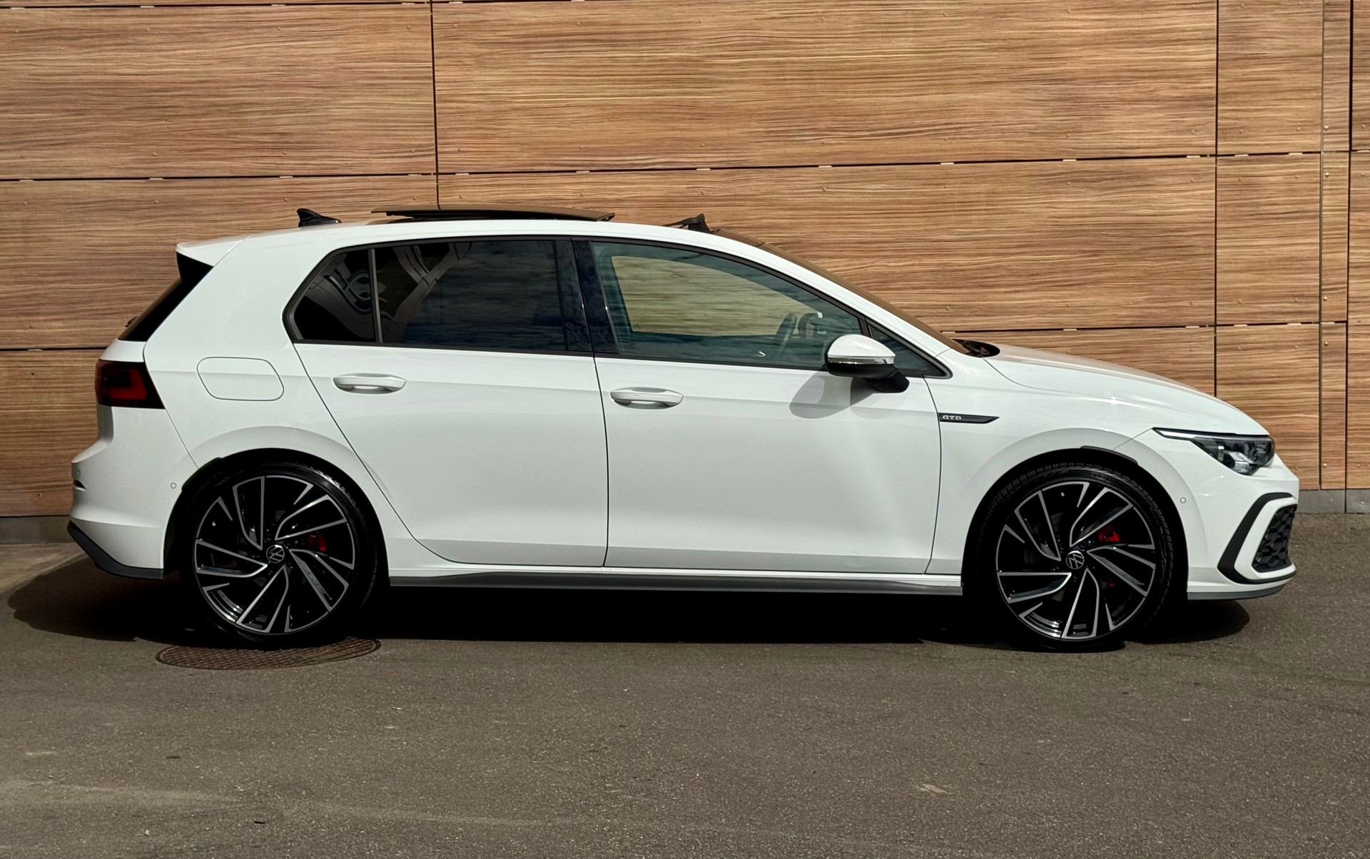 VW GOLF 2.0 GTD DSG *LEDER*PANO*-image-2