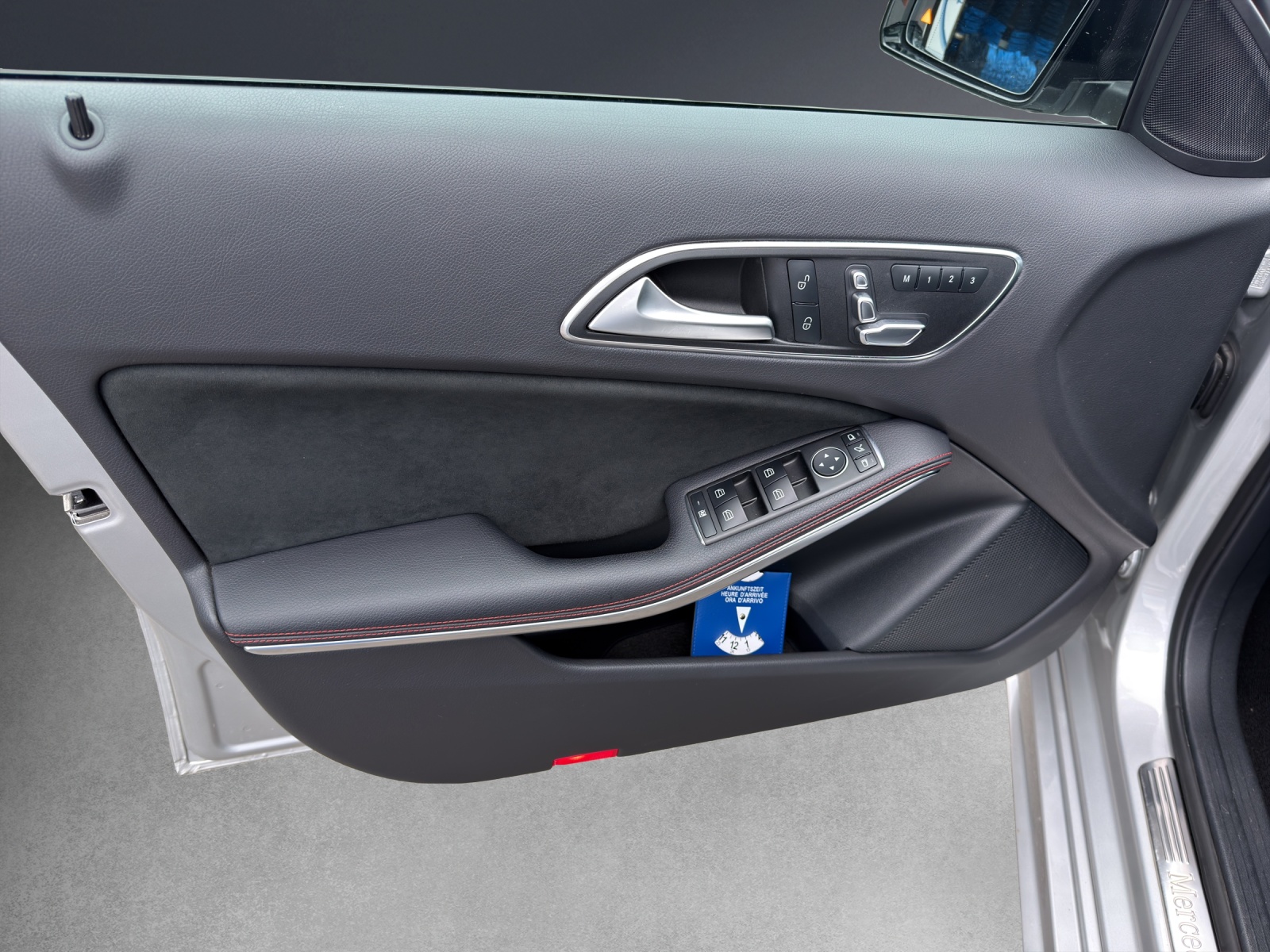 MERCEDES-BENZ A 250 AMG Line 4Matic 7G-DCT-image-12