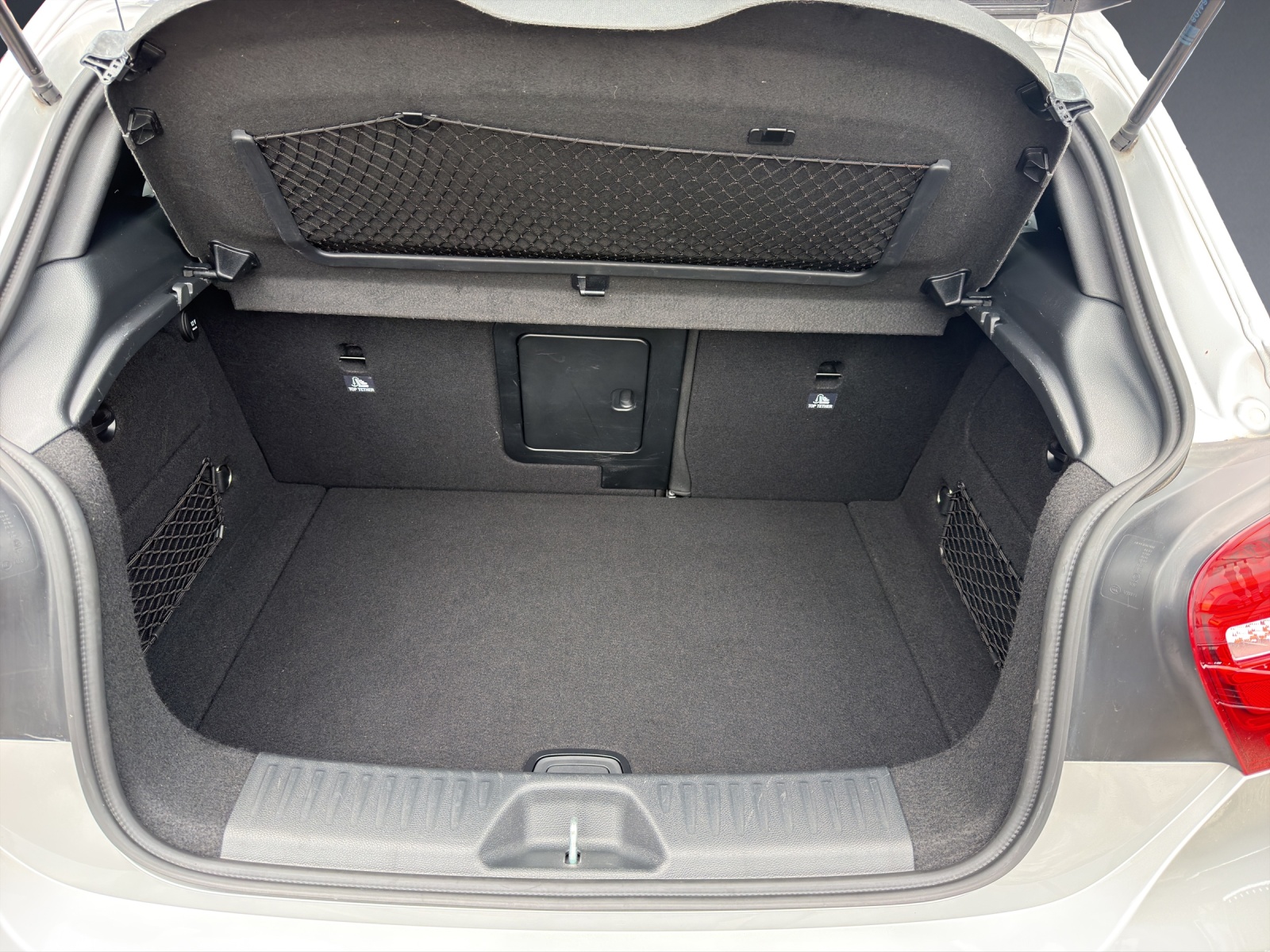 MERCEDES-BENZ A 250 AMG Line 4Matic 7G-DCT-image-11