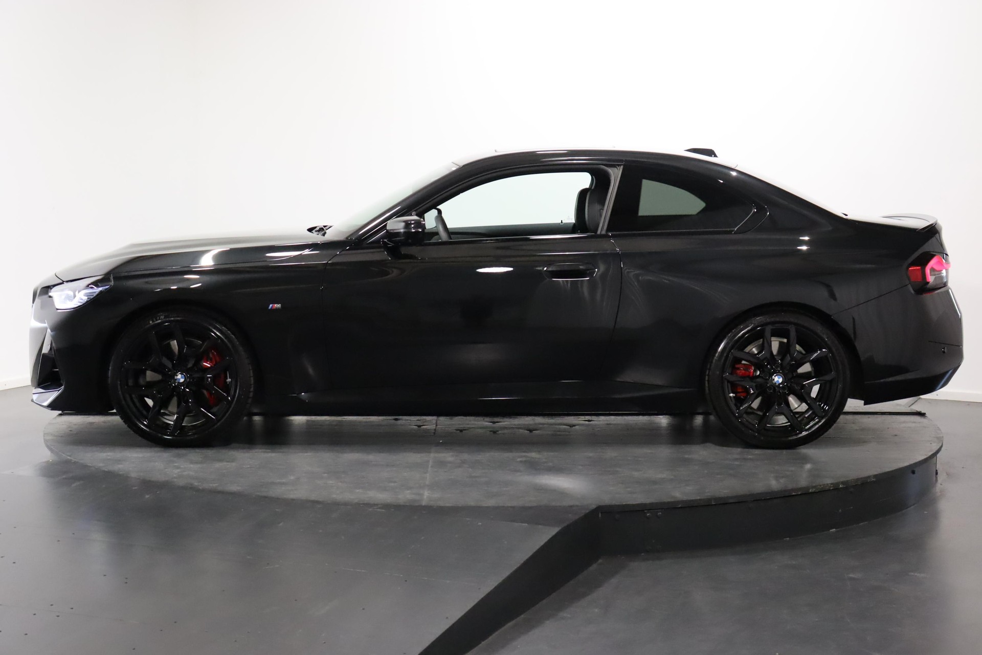 BMW 230i Coupé-showroom-element-1