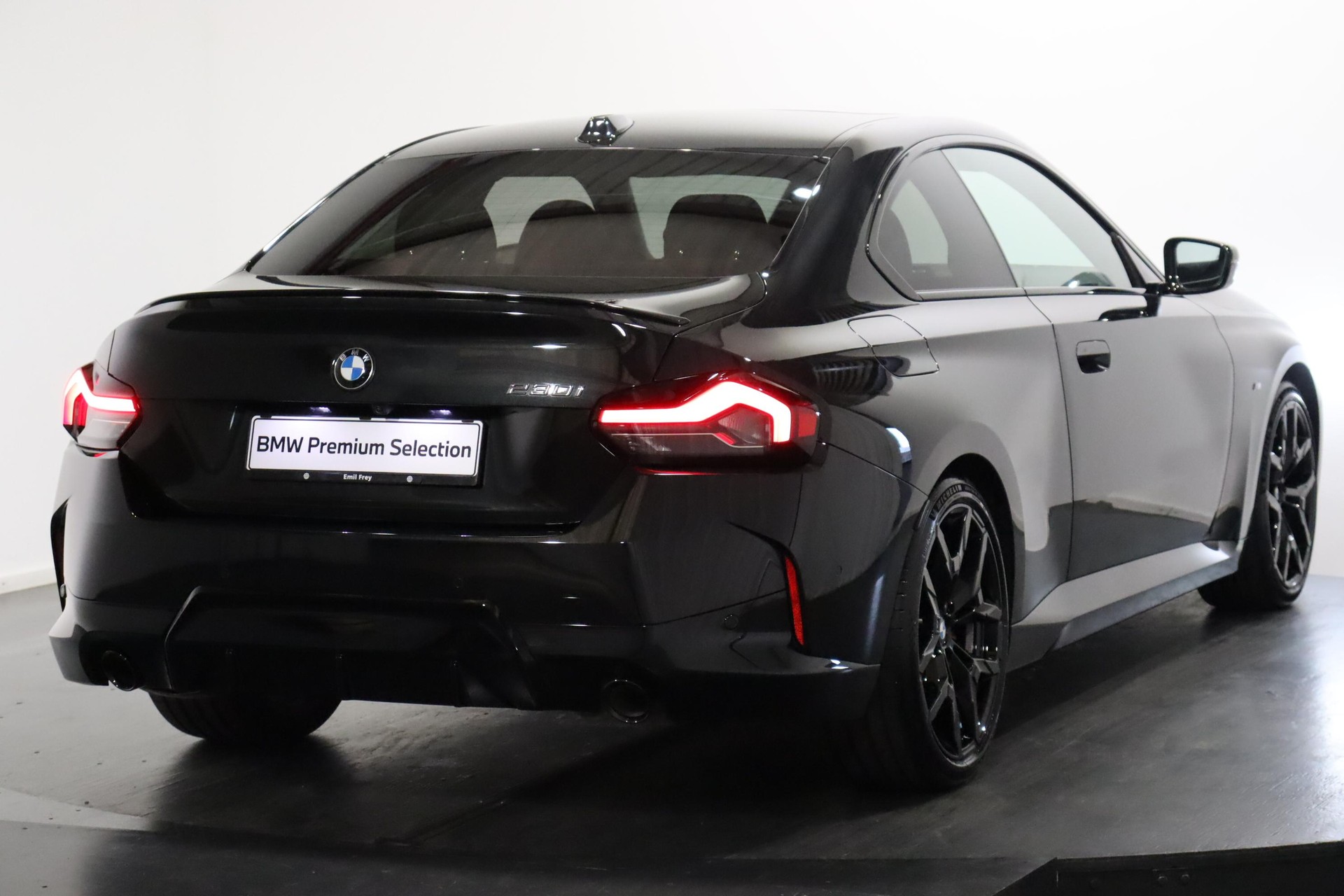 BMW 230i Coupé-showroom-element-3
