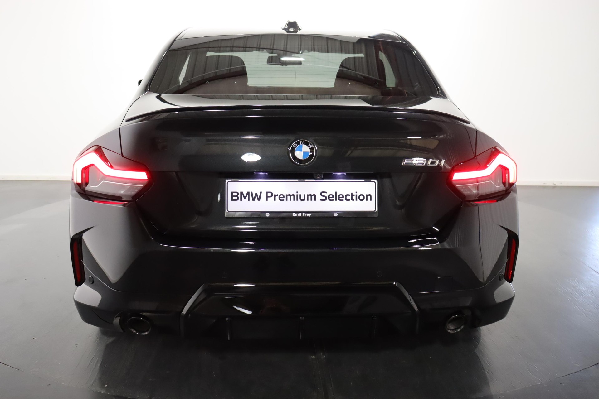 BMW 230i Coupé-showroom-element-2