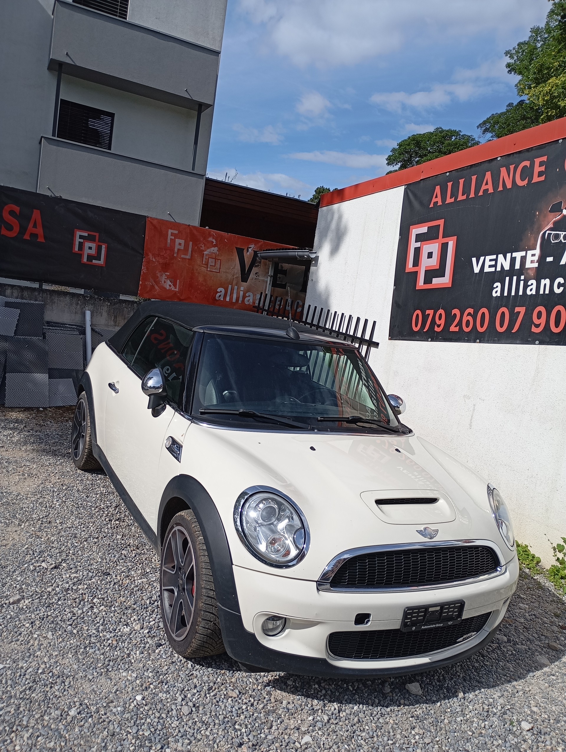 MINI Cooper John Cooper Works Cabriolet-image-5