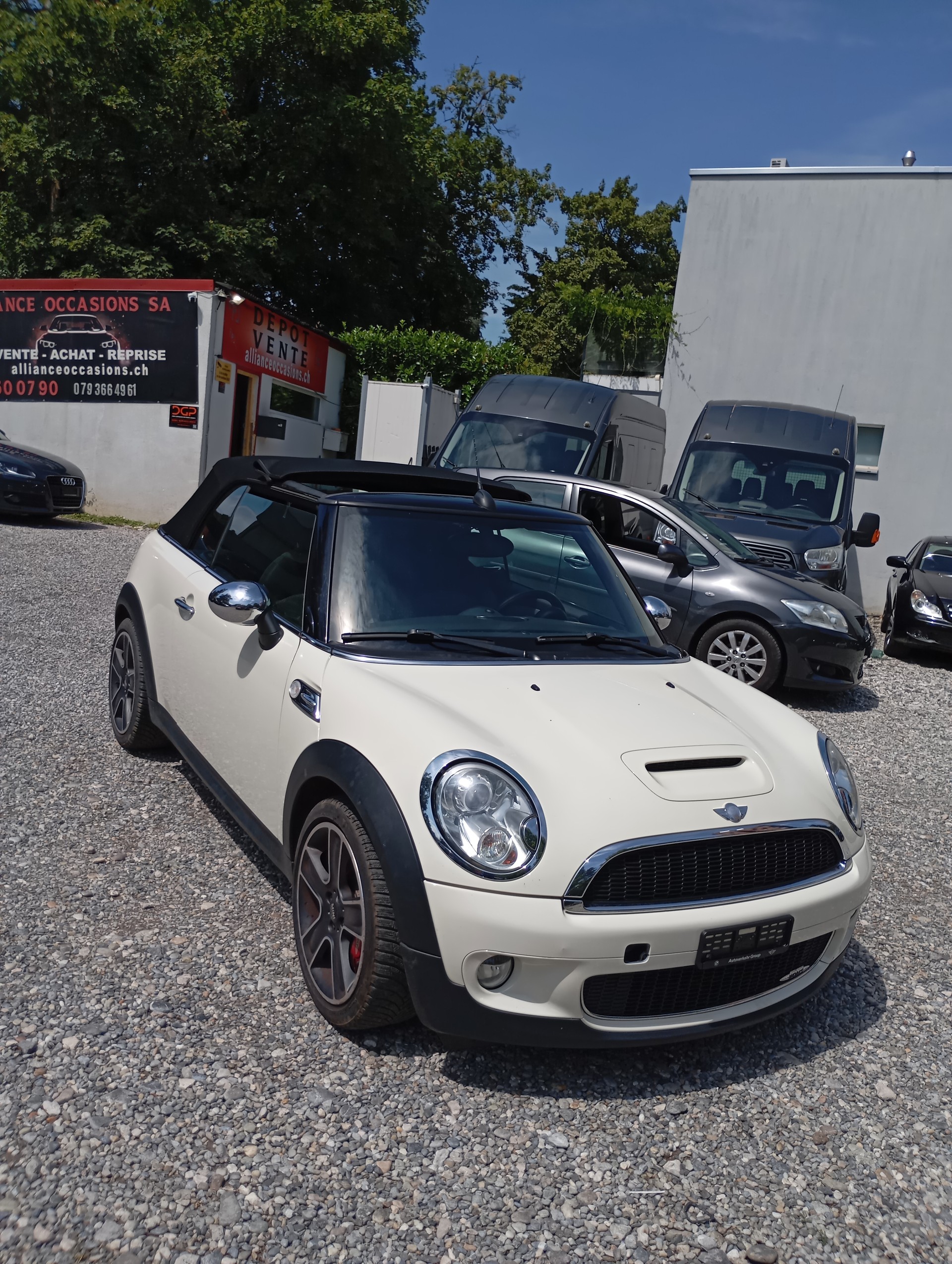 MINI Cooper John Cooper Works Cabriolet-image-1