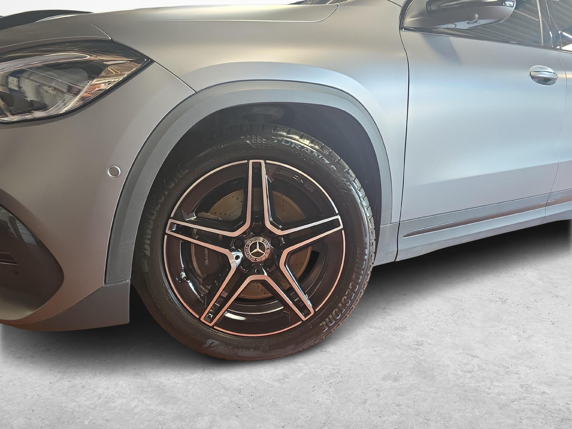 MERCEDES-BENZ GLA 250 4MATIC AMG Line-image-11