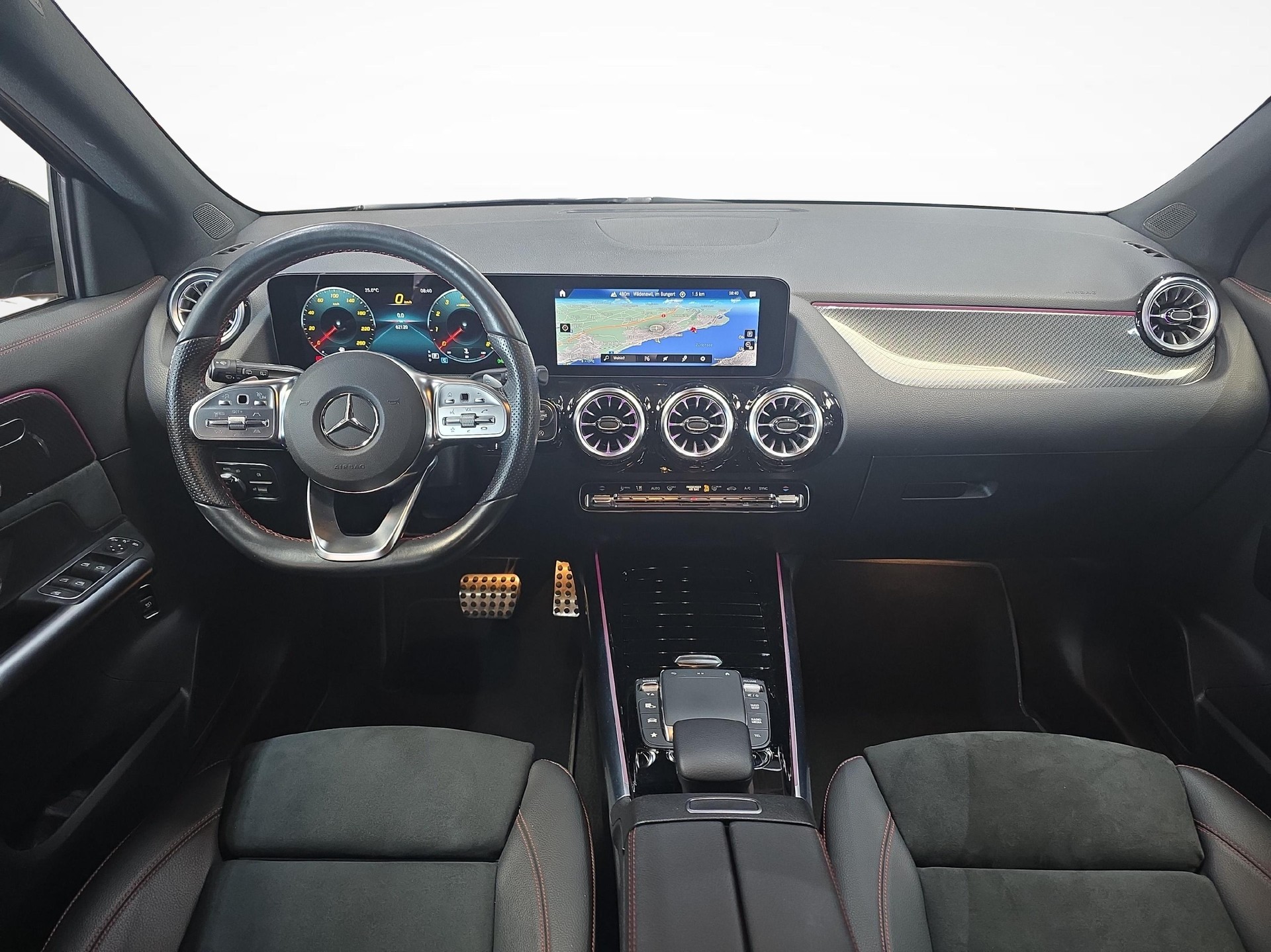 MERCEDES-BENZ GLA 250 4MATIC AMG Line-image-5