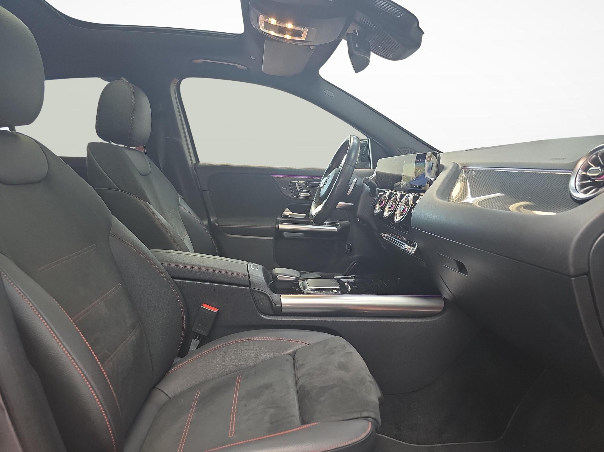 MERCEDES-BENZ GLA 250 4MATIC AMG Line-image-6