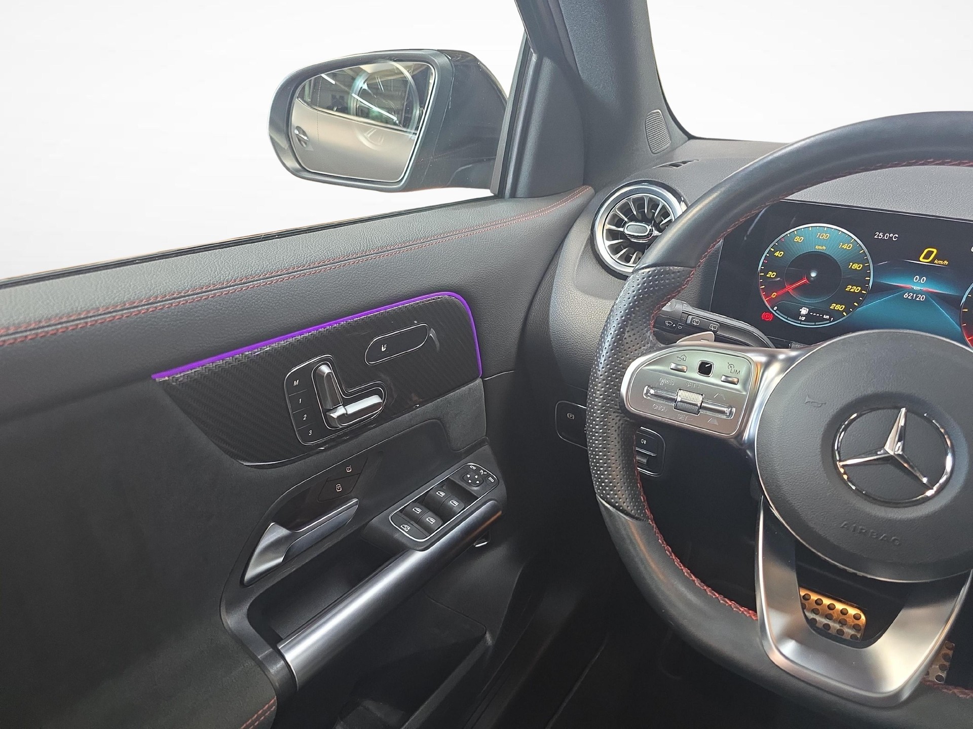 MERCEDES-BENZ GLA 250 4MATIC AMG Line-image-7
