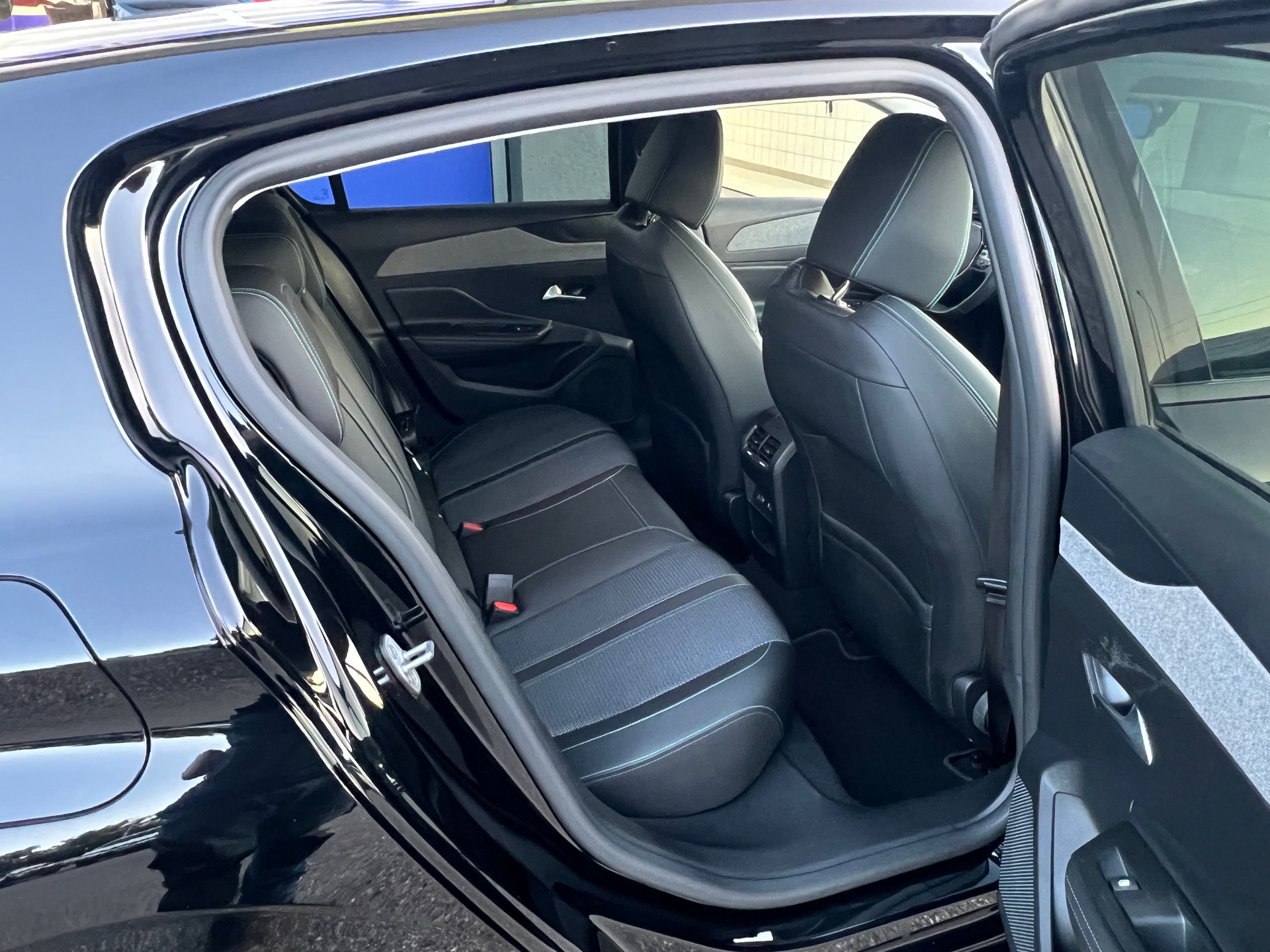 PEUGEOT 308 1.2 PureTech Allure Pack-image-12