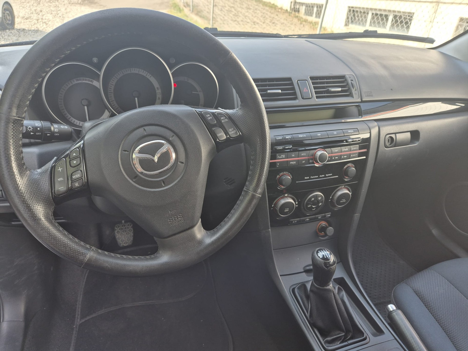 MAZDA 3 2.0 Hatchback 16V Sport-image-7