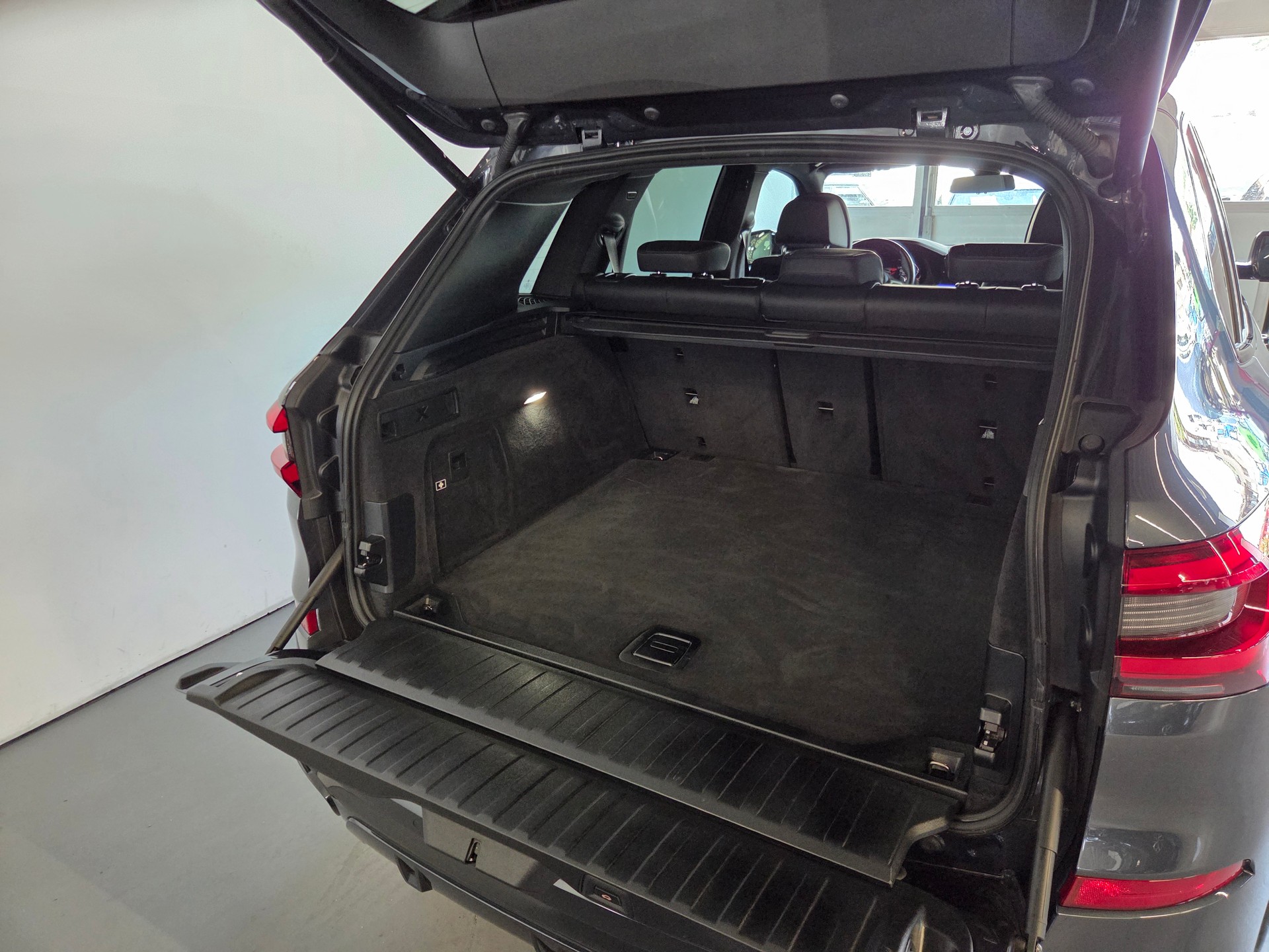 BMW X5 40i xDrive M-Sport-image-24