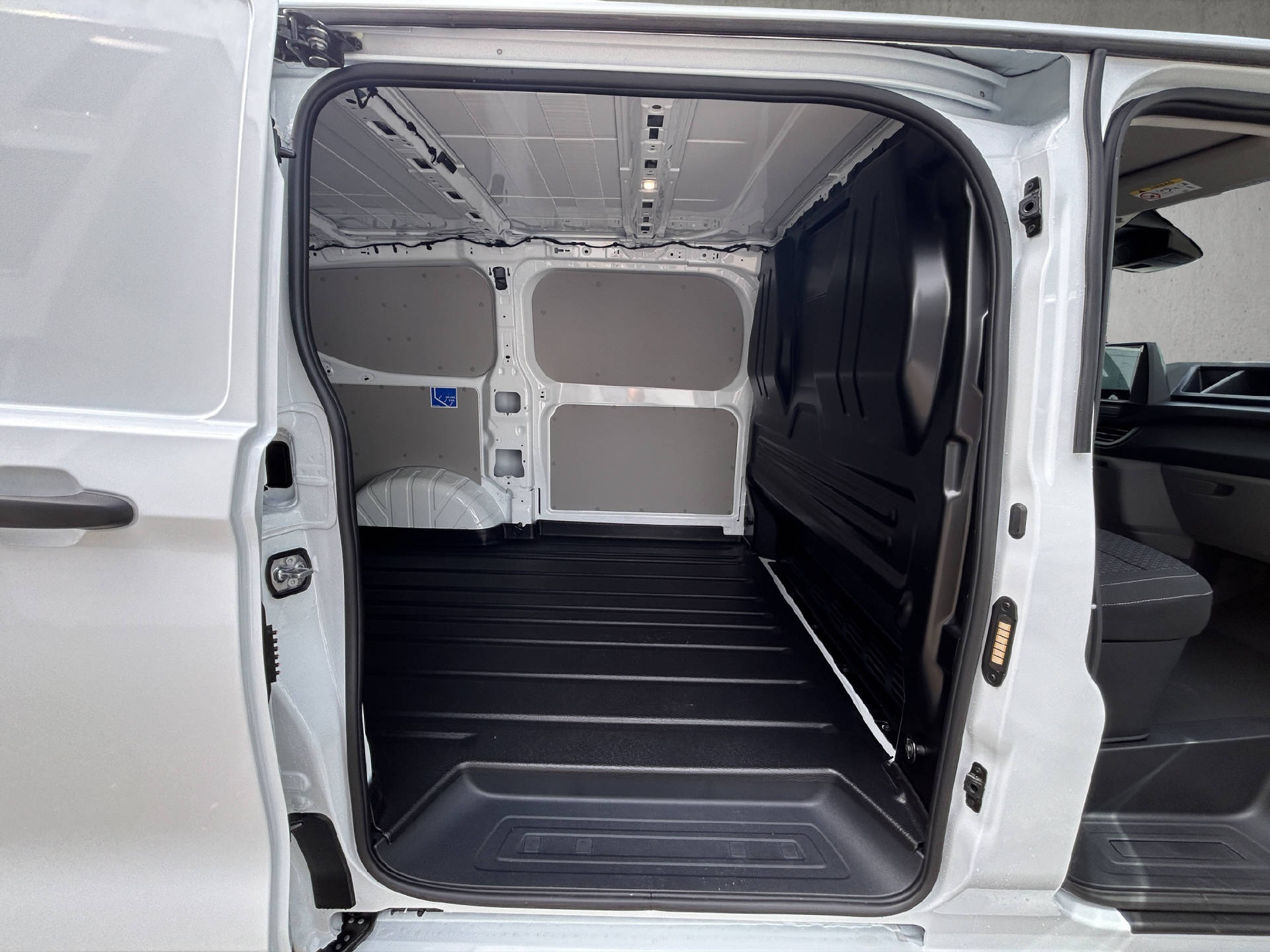 FORD Transit Custom Van 280 L1 2.0 EcoBlue 136 Trend-image-19