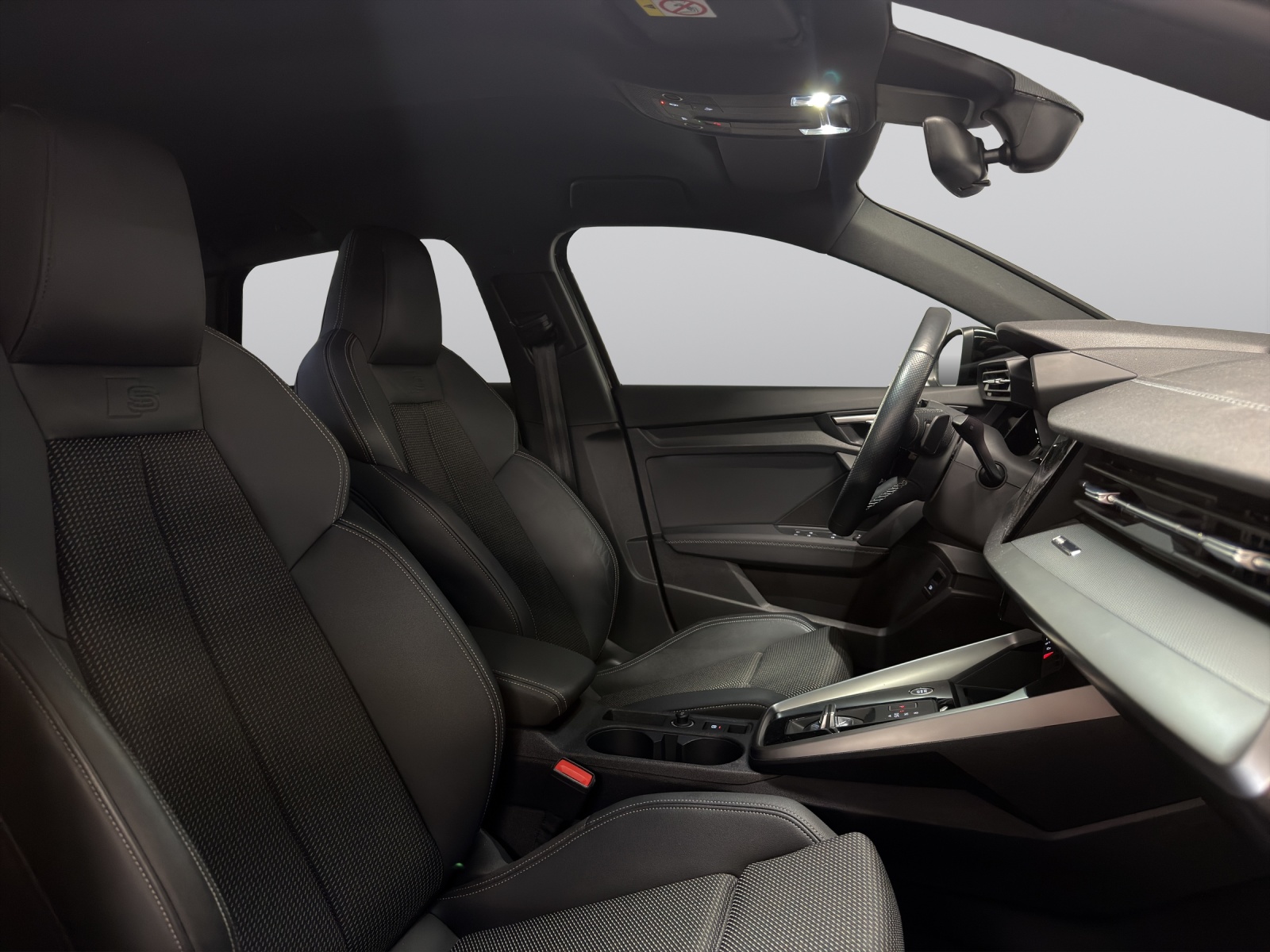 AUDI A3 Sportback 40 TFSI e S line S-tronic-image-1