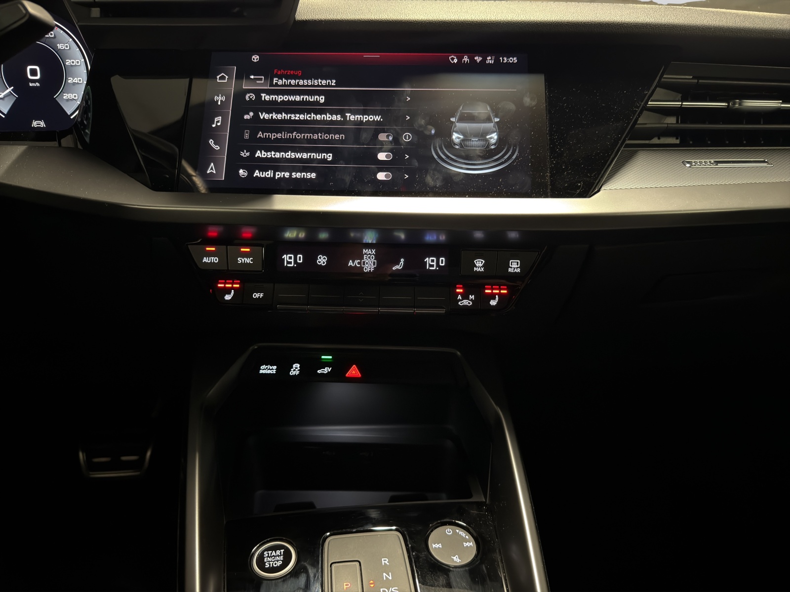 AUDI A3 Sportback 40 TFSI e S line S-tronic-image-14