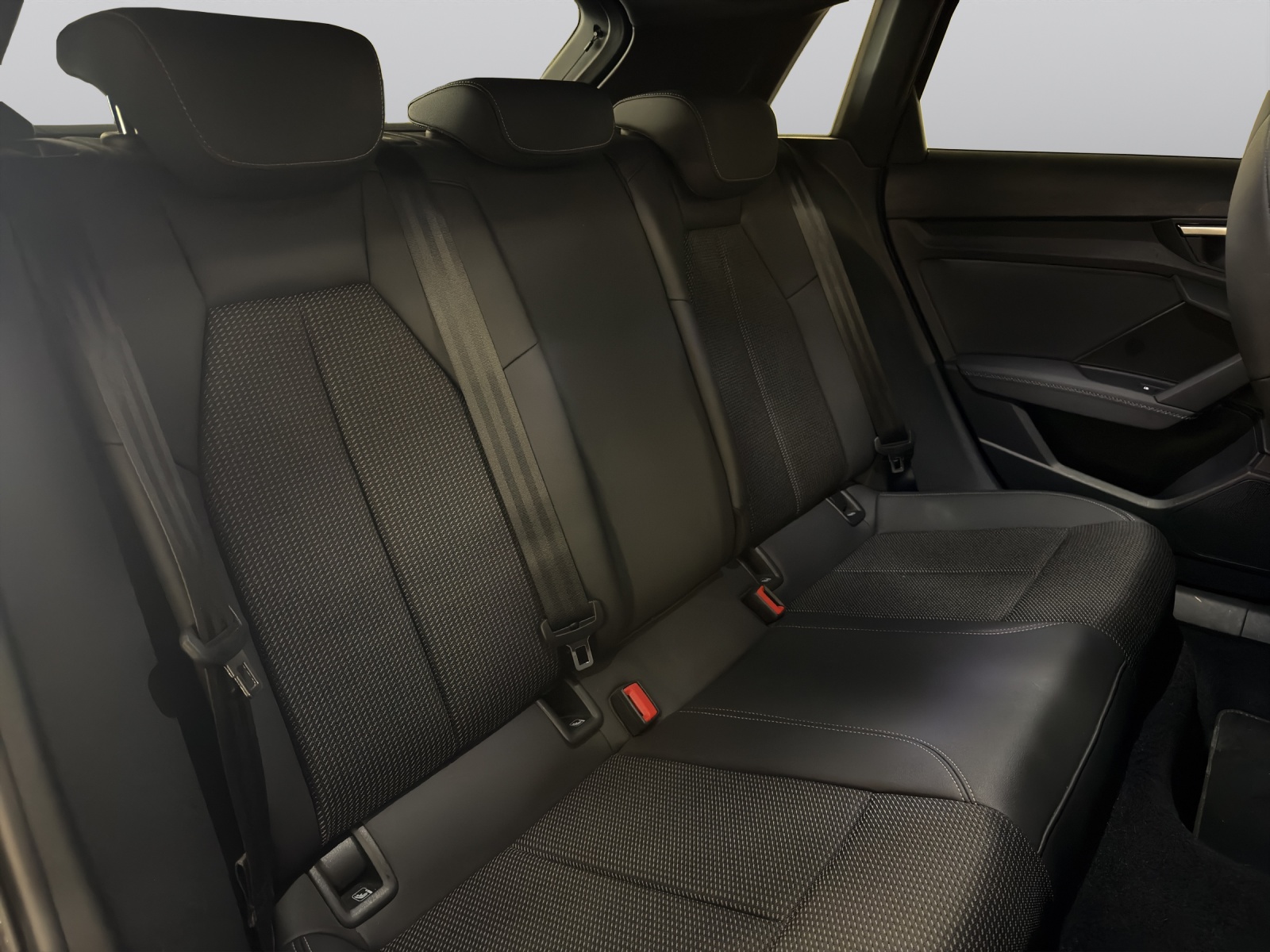 AUDI A3 Sportback 40 TFSI e S line S-tronic-image-3