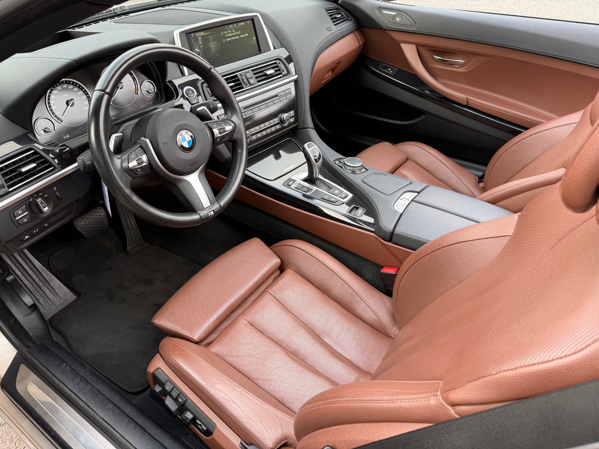 BMW 650i Cabrio-image-10