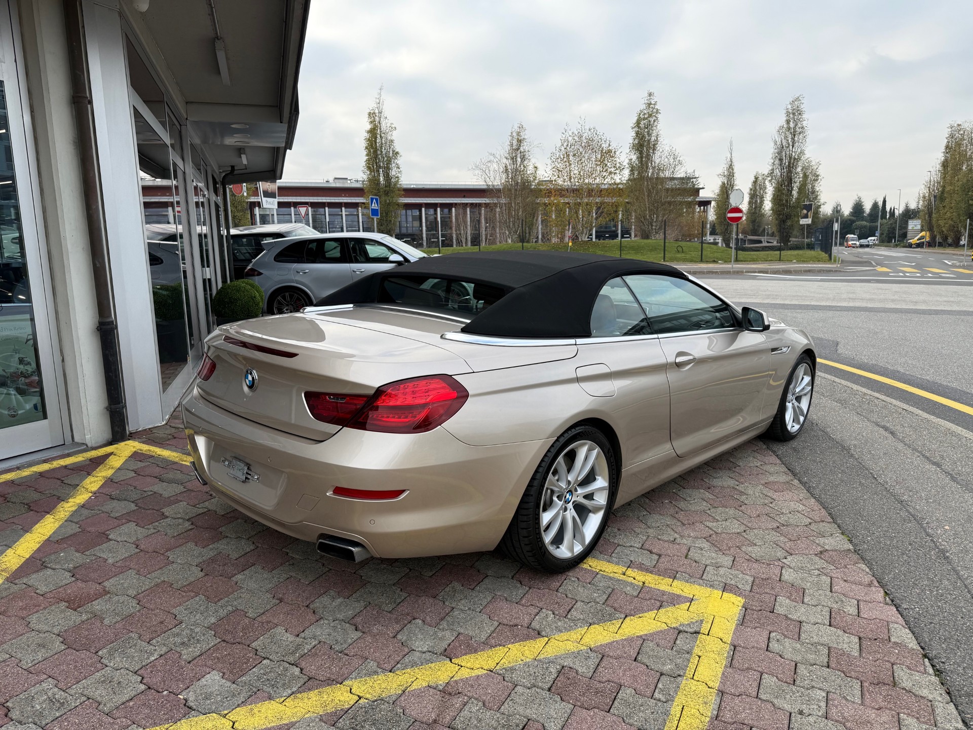 BMW 650i Cabrio-image-7