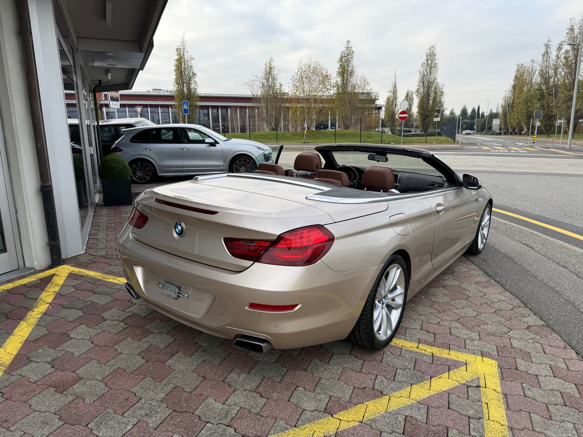 BMW 650i Cabrio-image-8