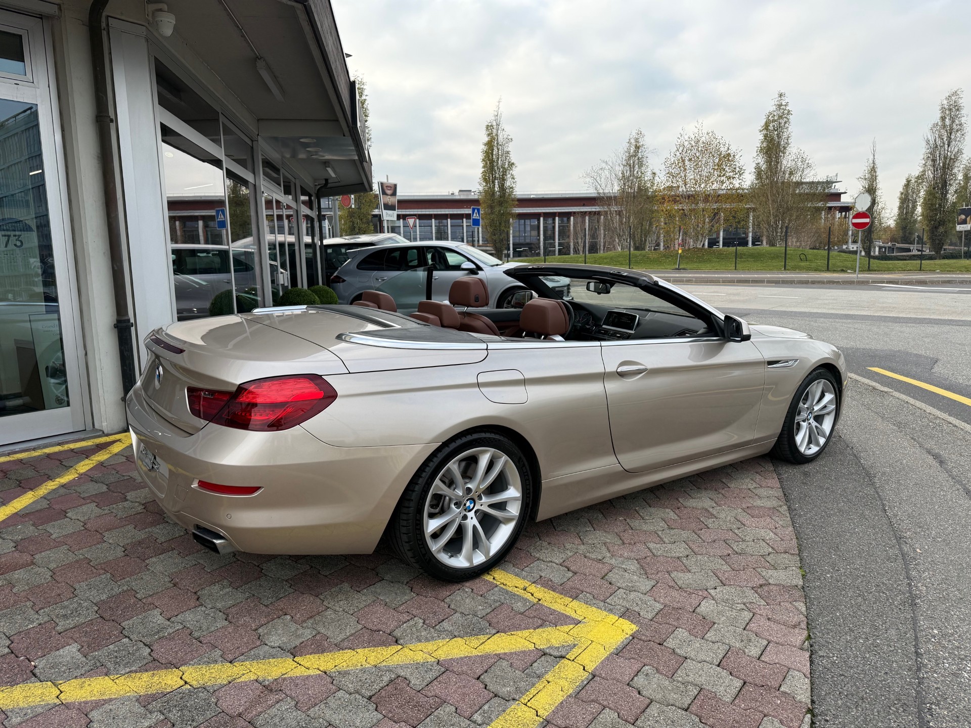 BMW 650i Cabrio-image-6