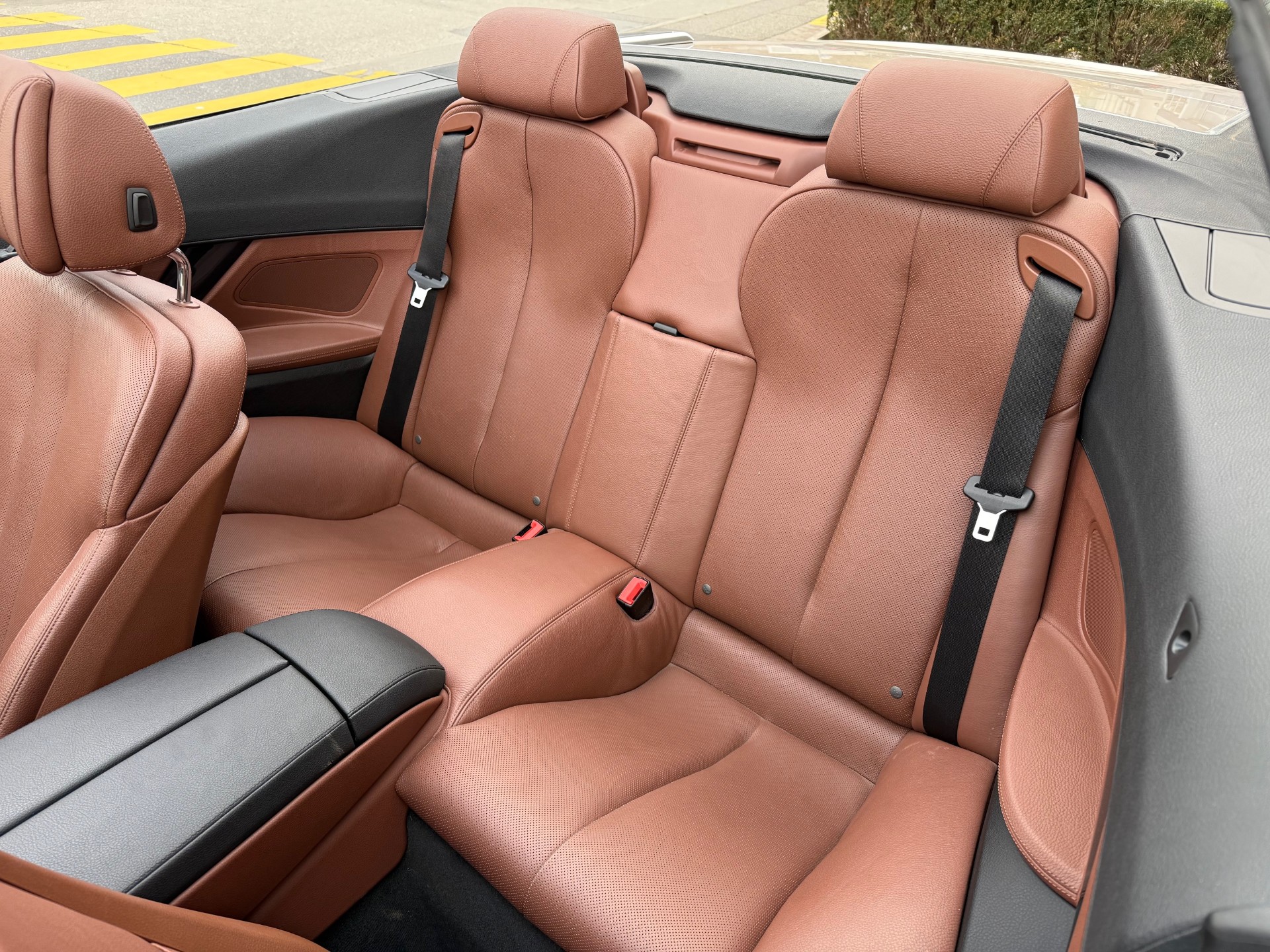 BMW 650i Cabrio-image-13