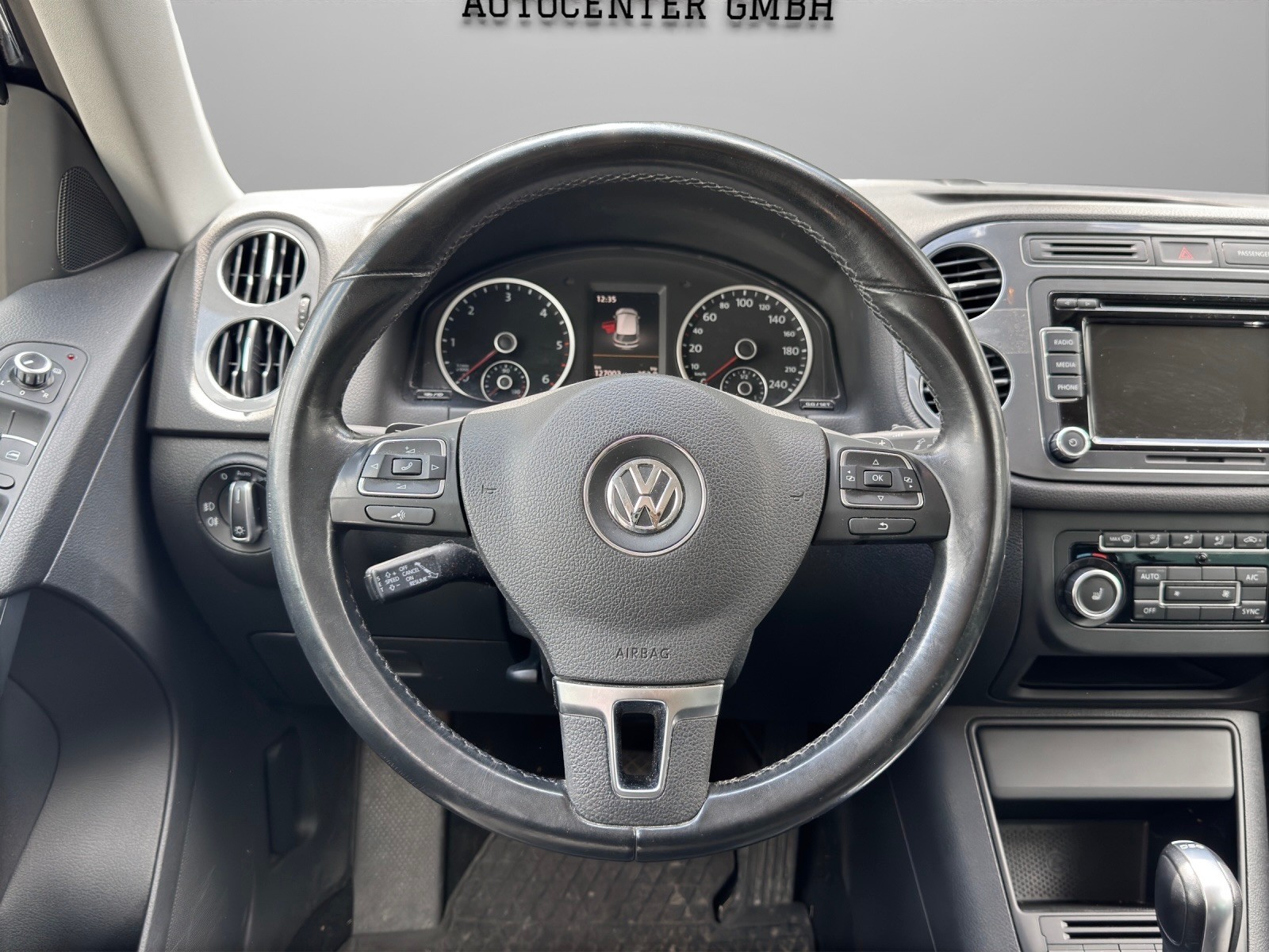 VW Tiguan 2.0 TDI BlueMotion Sport&Style 4Motion DSG-image-9