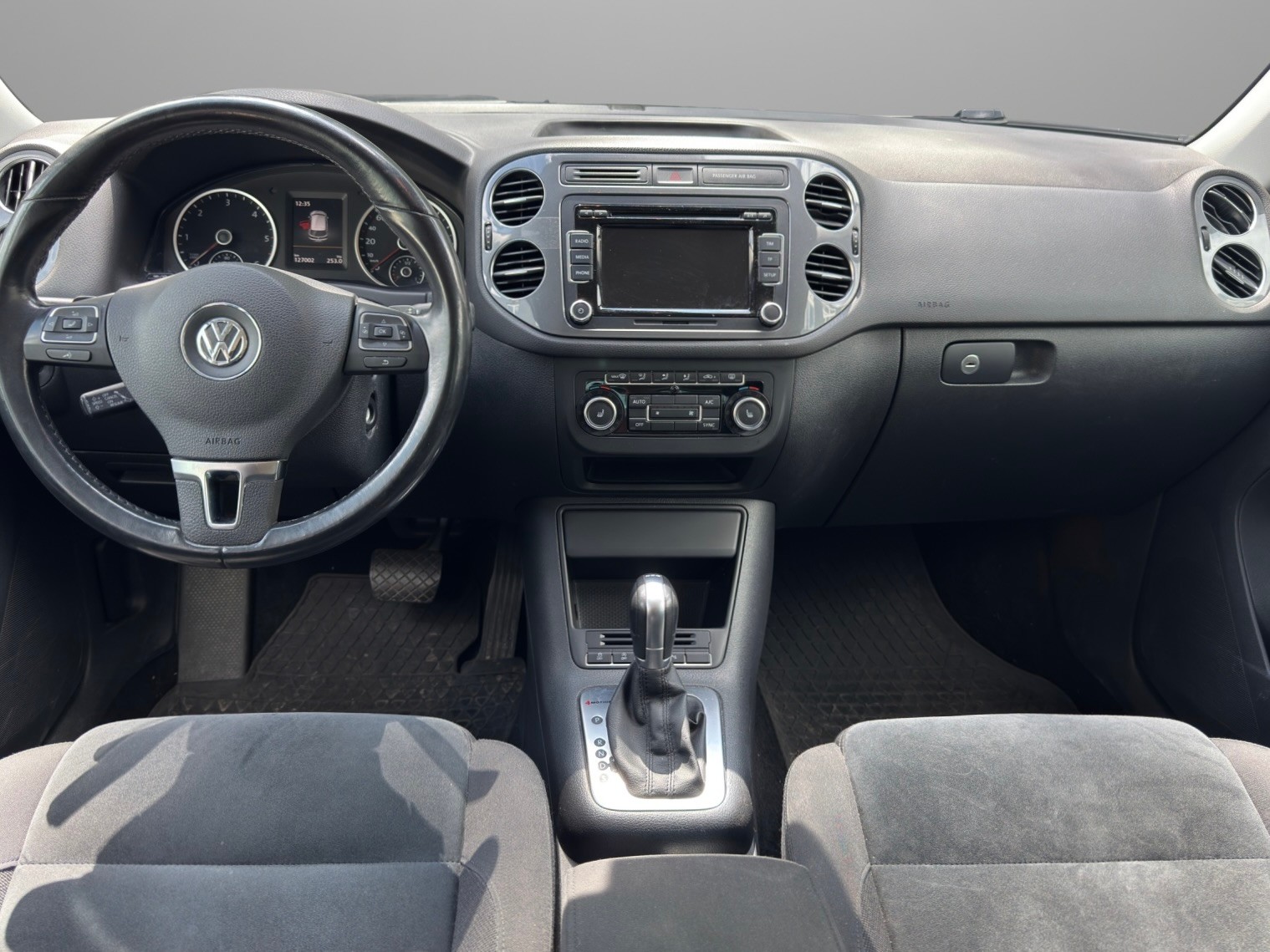 VW Tiguan 2.0 TDI BlueMotion Sport&Style 4Motion DSG-image-8