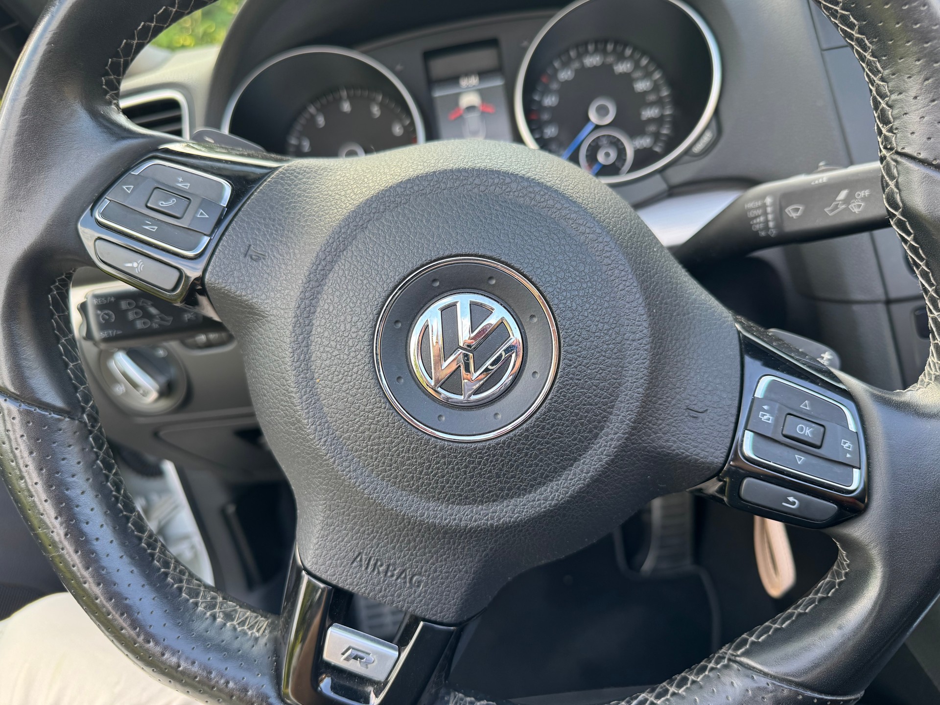 VW Golf 2.0 TSI R-image-4