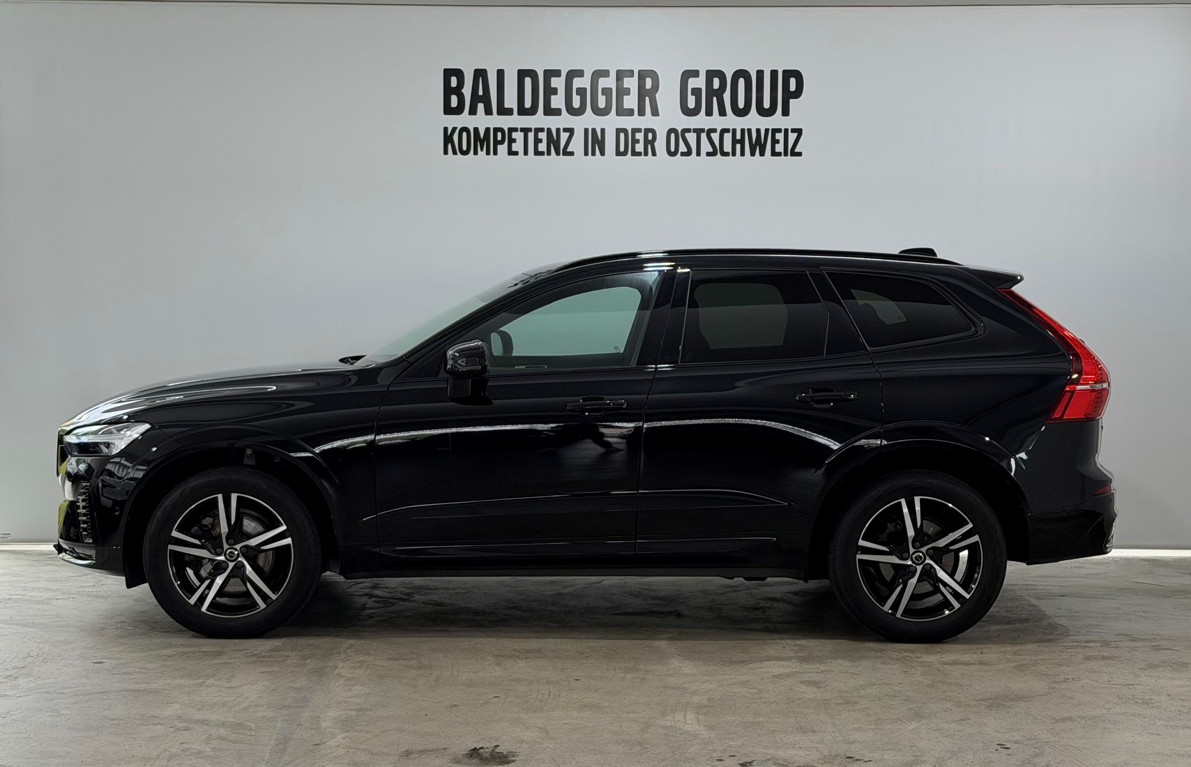 VOLVO XC60 B4 D AWD R-Design-image-2